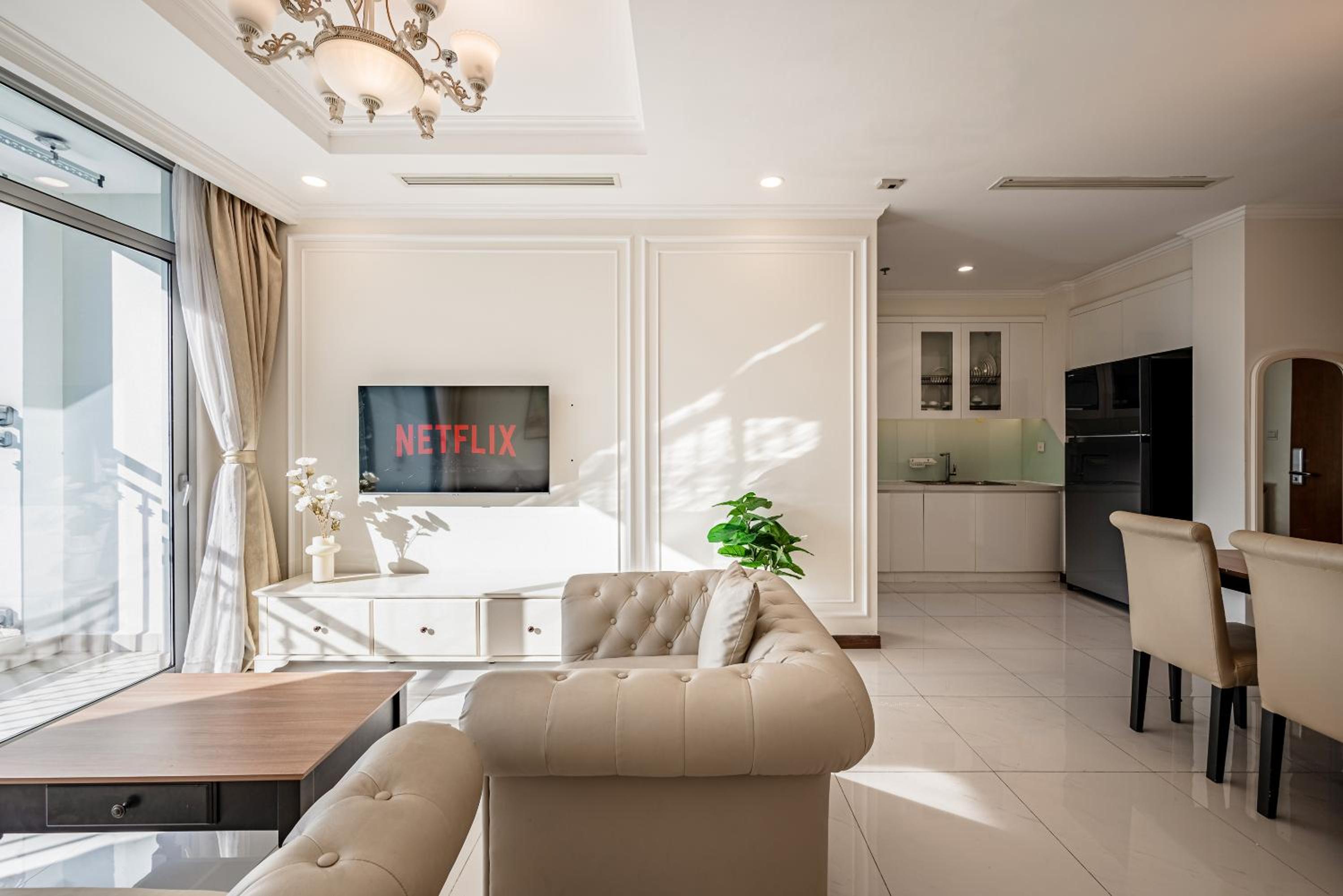 CR Concept Serviced Apartment - Vinhomes and Landmark 81