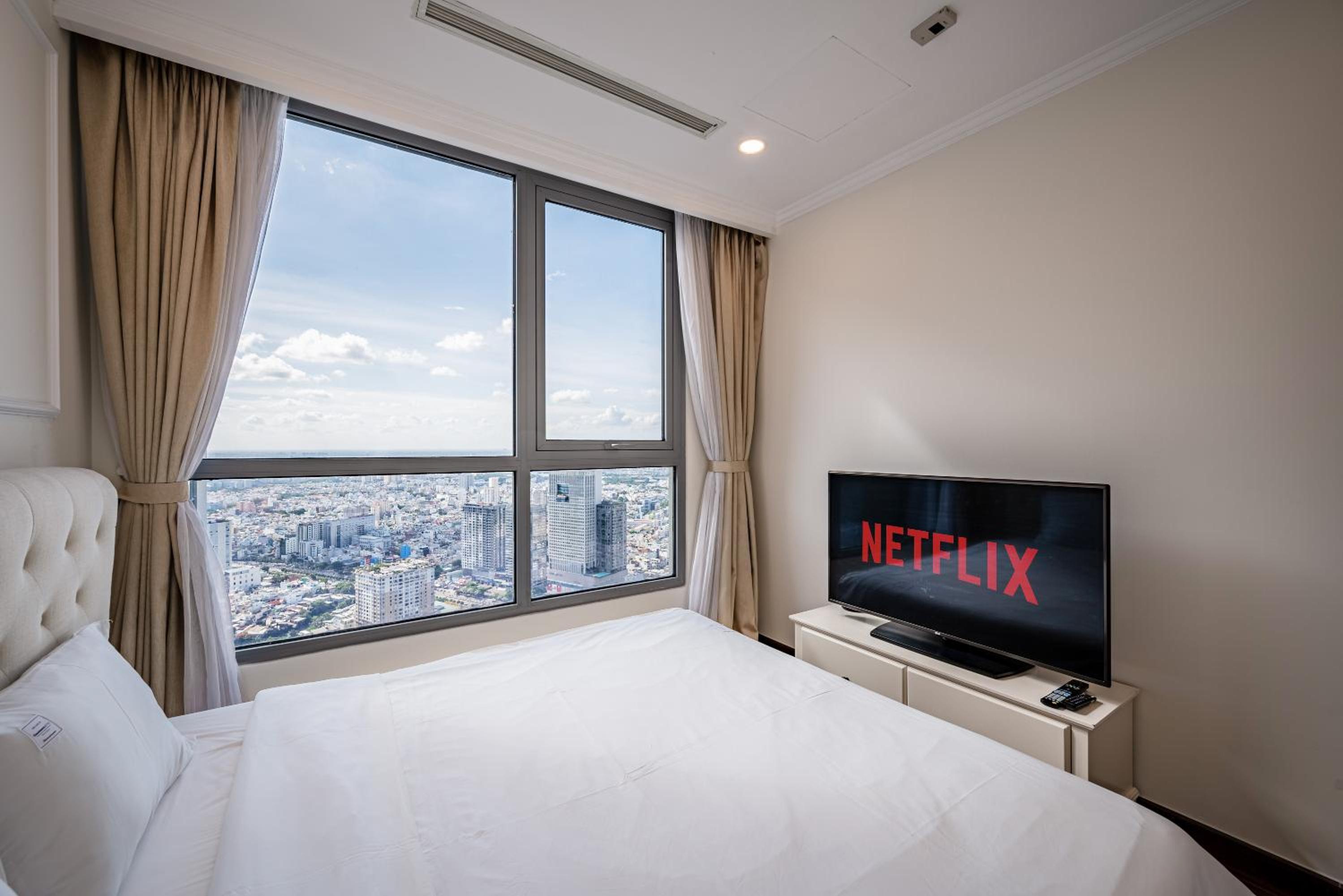 CR Concept Serviced Apartment - Vinhomes and Landmark 81