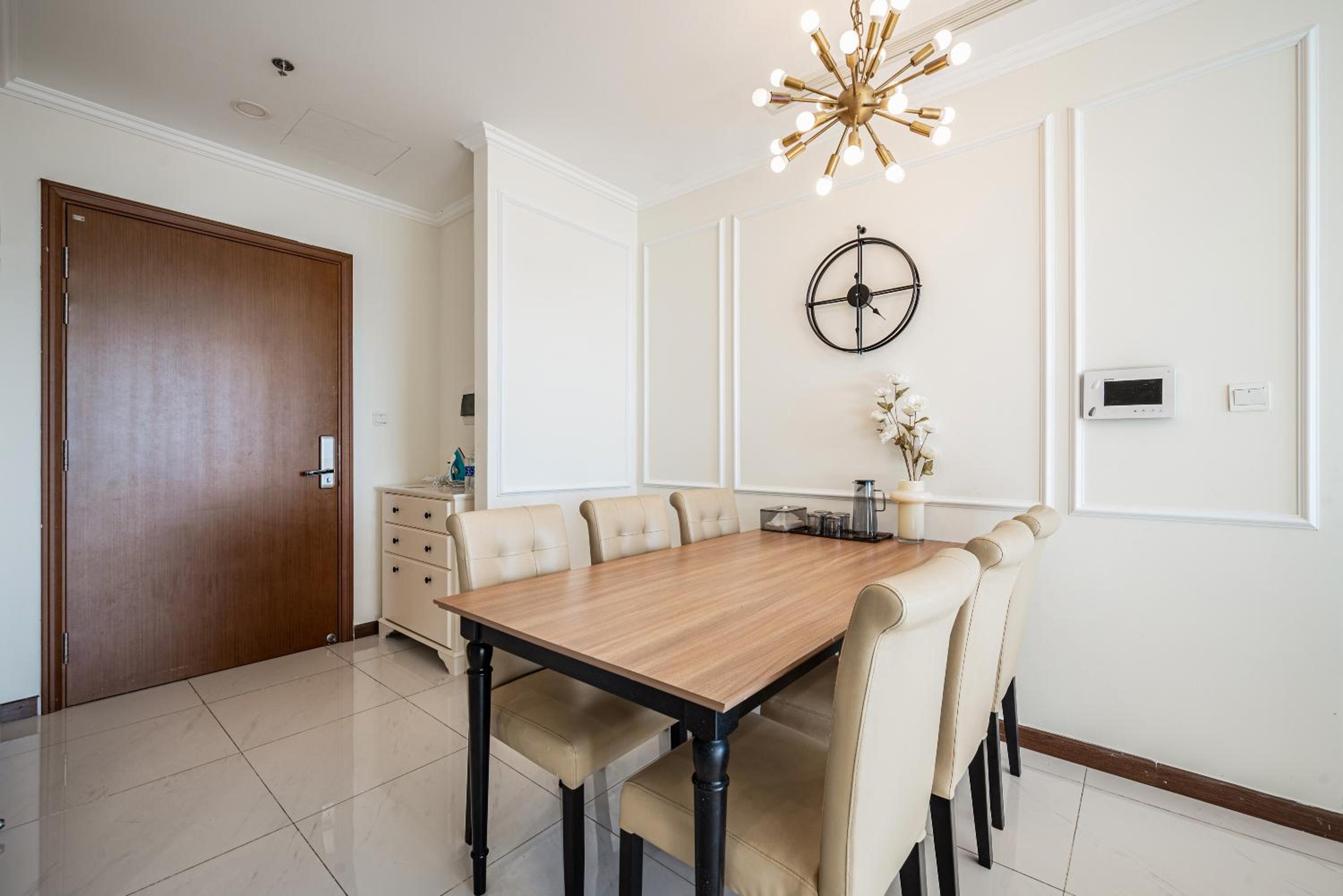 CR Concept Serviced Apartment - Vinhomes and Landmark 81