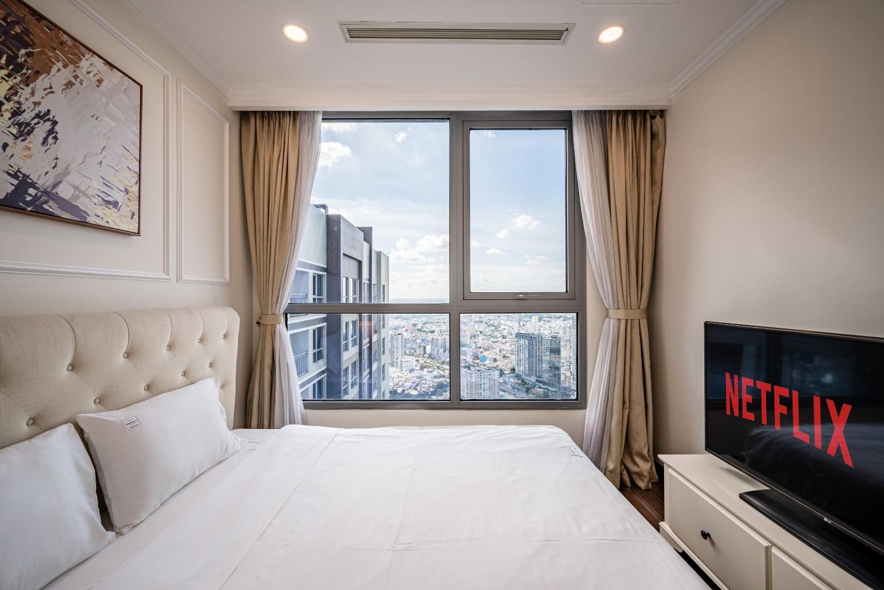 CR Concept Serviced Apartment - Vinhomes and Landmark 81