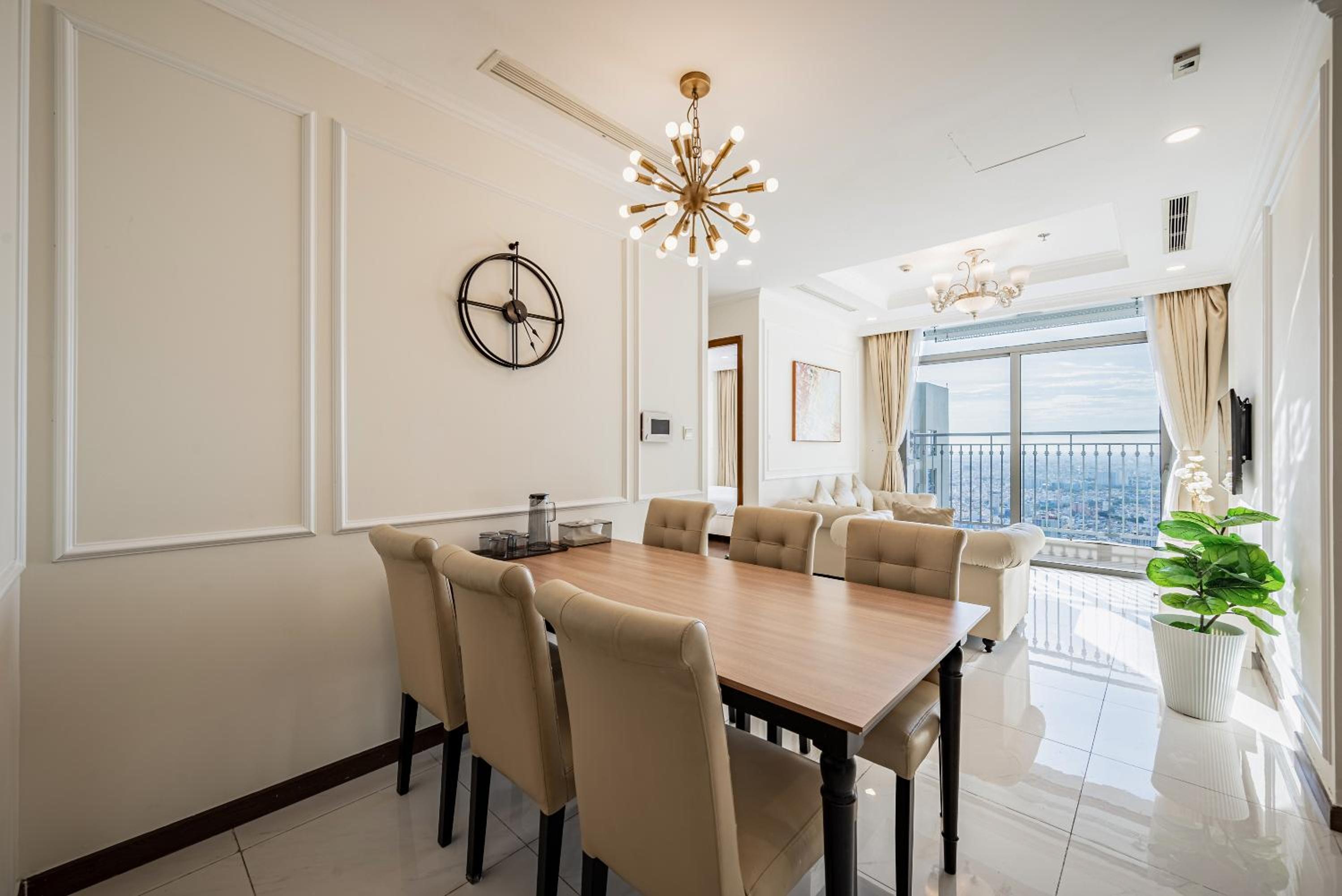 CR Concept Serviced Apartment - Vinhomes and Landmark 81