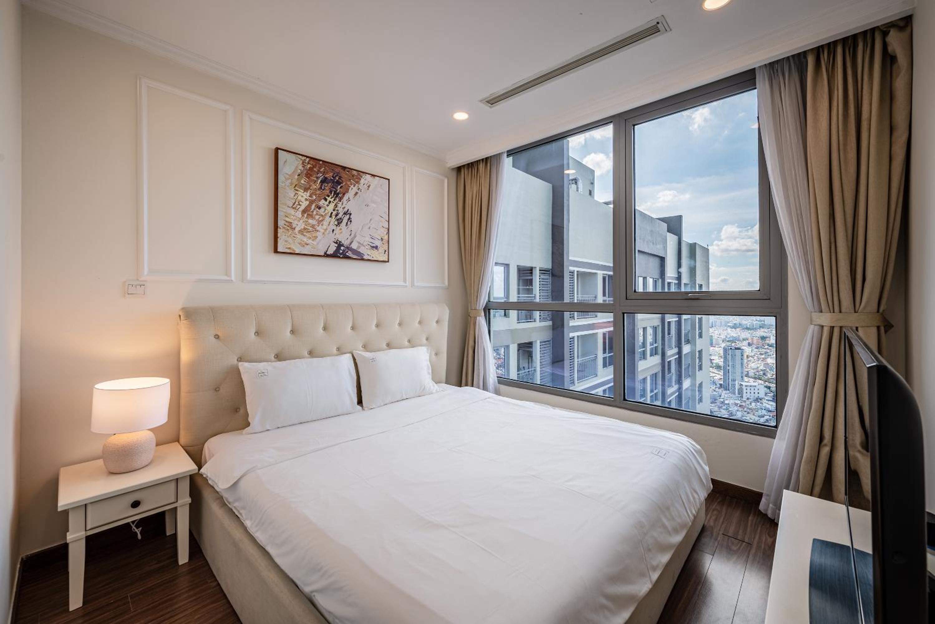 CR Concept Serviced Apartment - Vinhomes and Landmark 81
