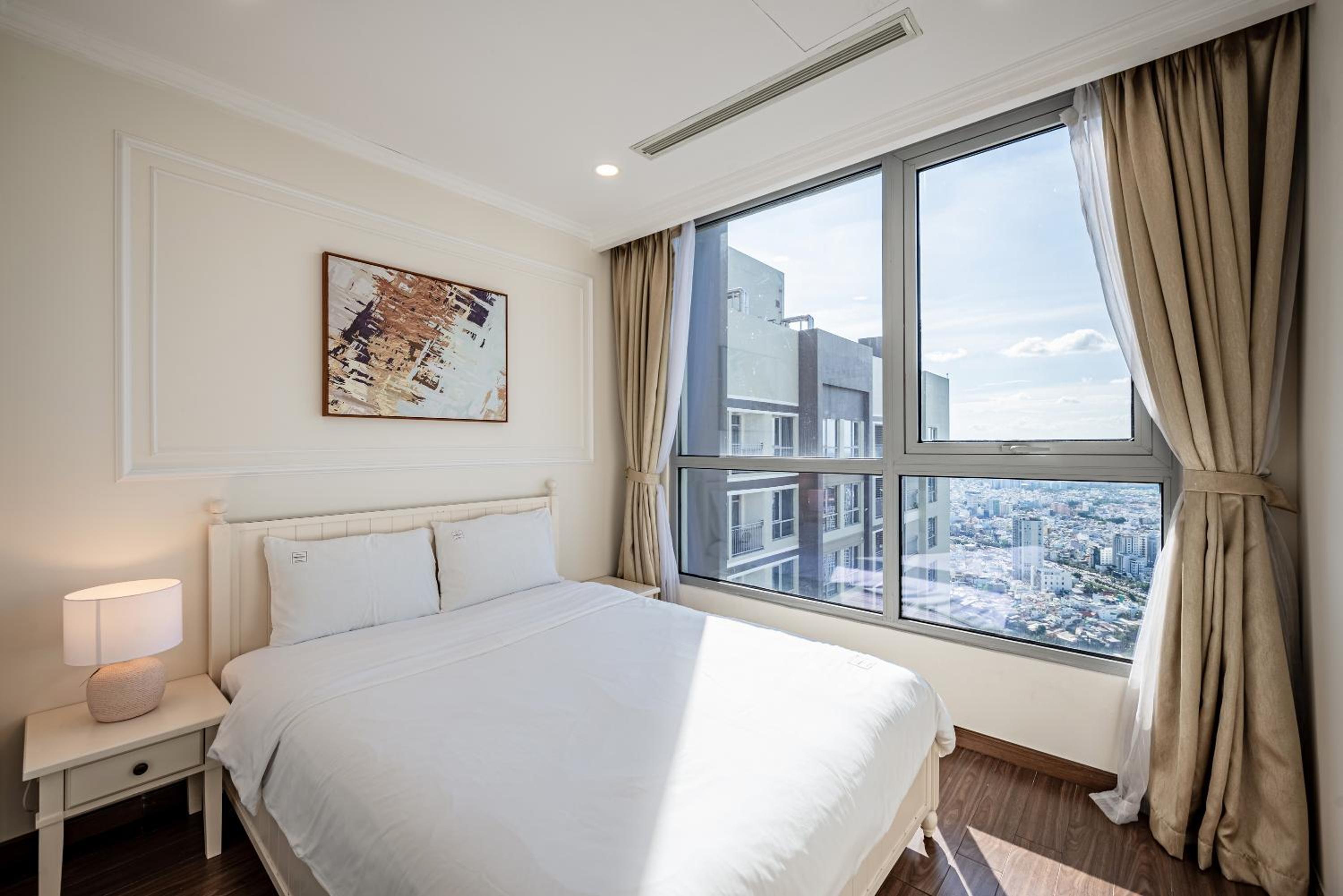 CR Concept Serviced Apartment - Vinhomes and Landmark 81