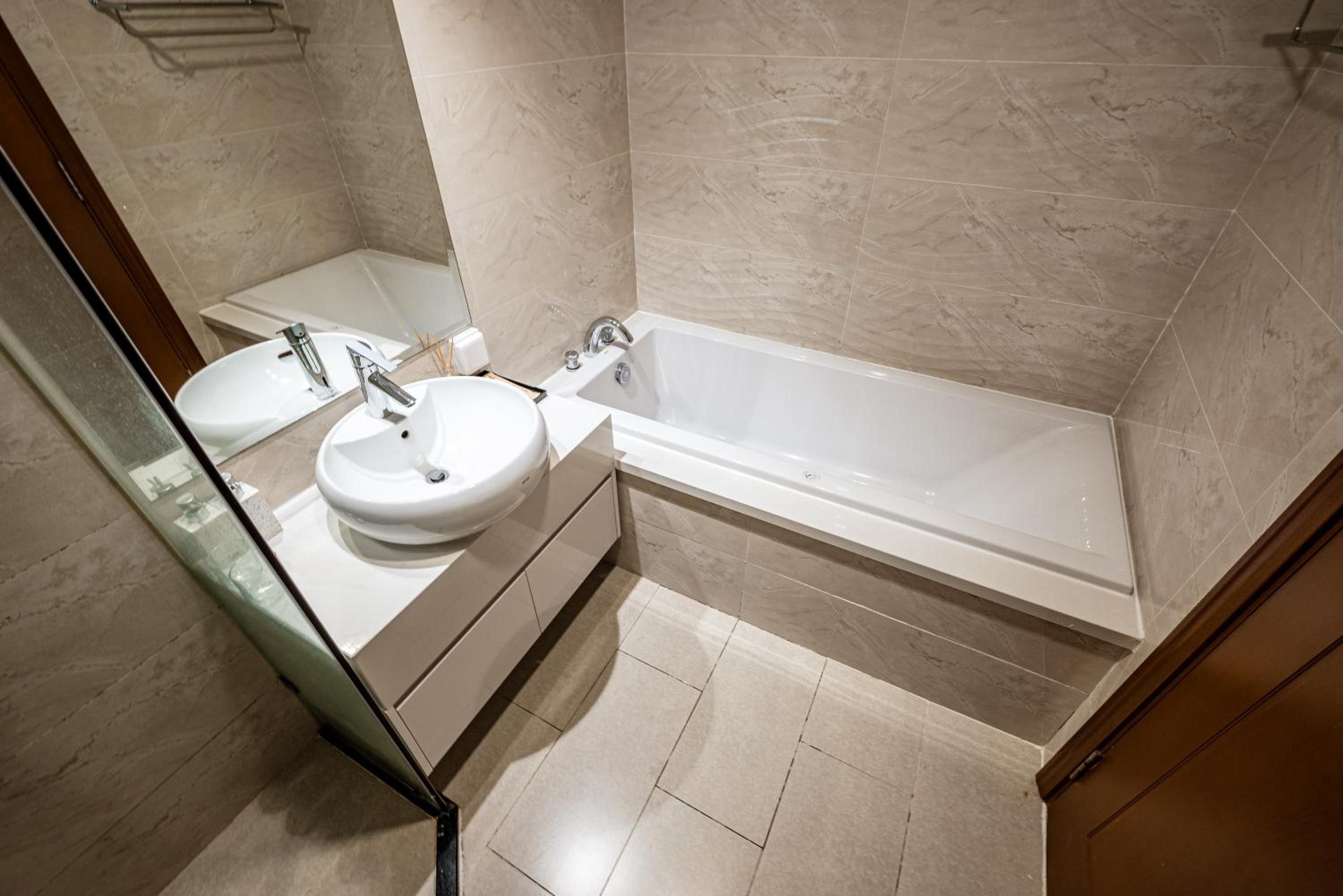 CR Concept Serviced Apartment - Vinhomes and Landmark 81