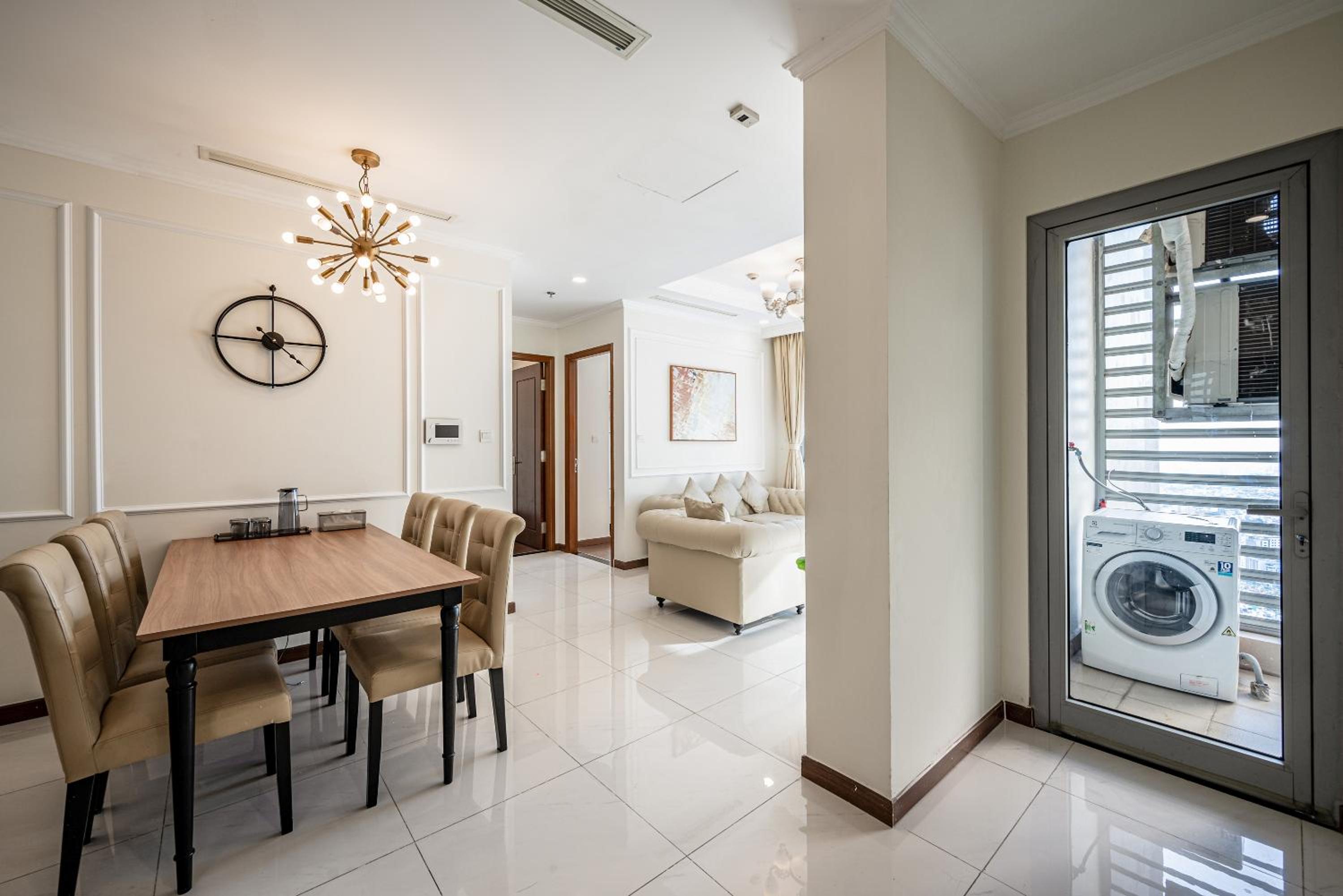 CR Concept Serviced Apartment - Vinhomes and Landmark 81