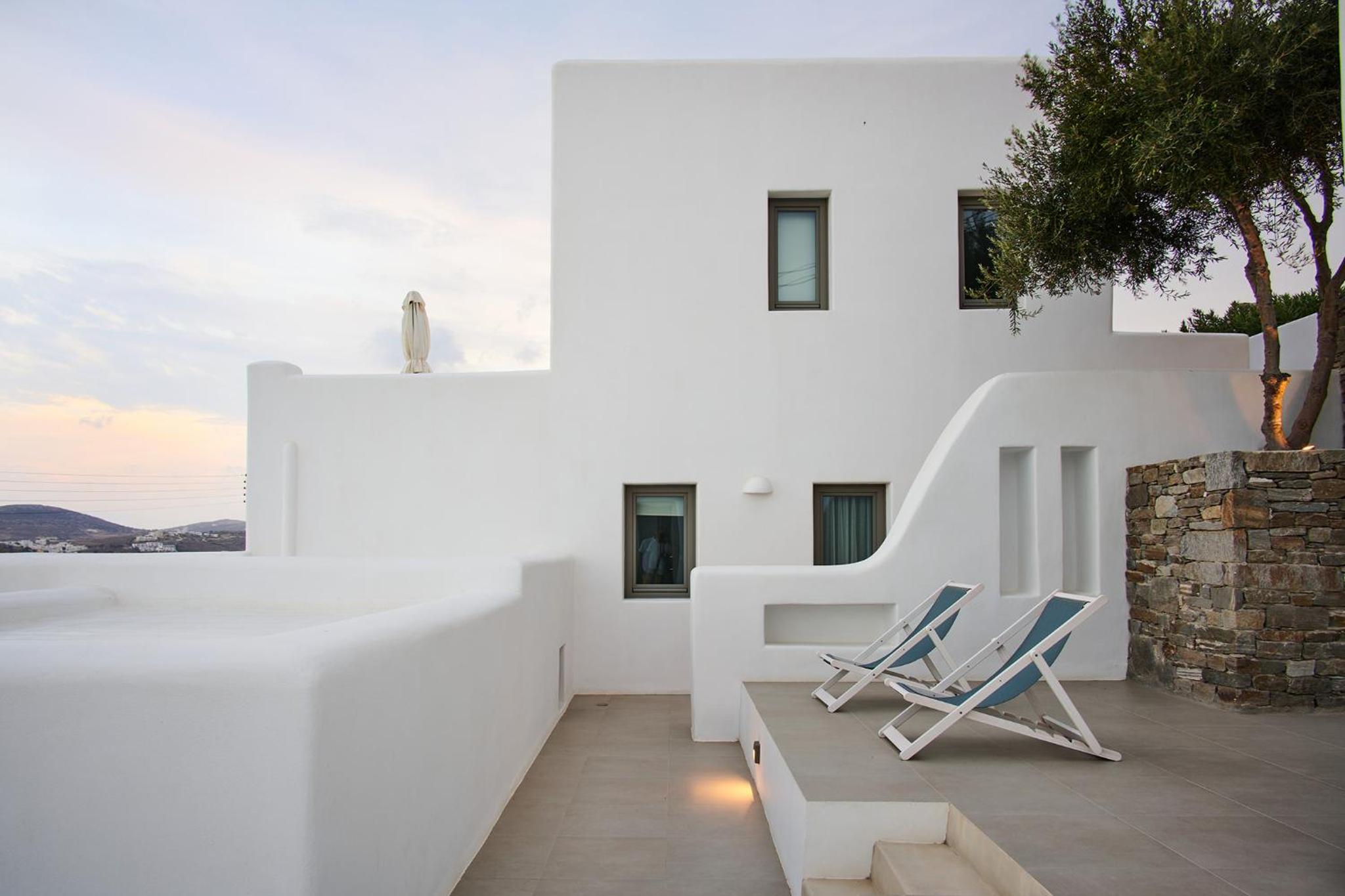 Kymo Luxury Suites Paros — 13