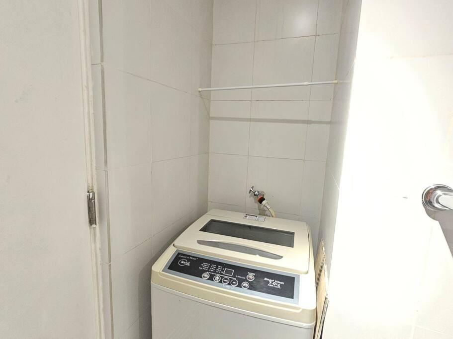 KL Tower Residences in Makati near Greenbelt, 1 BR 100mbps Wi-Fi view 2