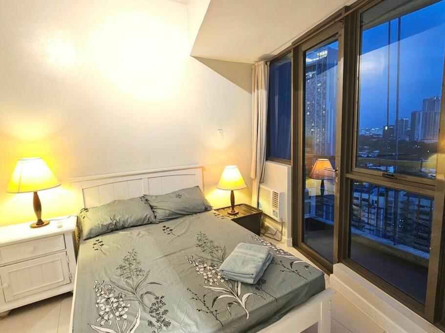 KL Tower Residences in Makati near Greenbelt, 1 BR 100mbps Wi-Fi view 3
