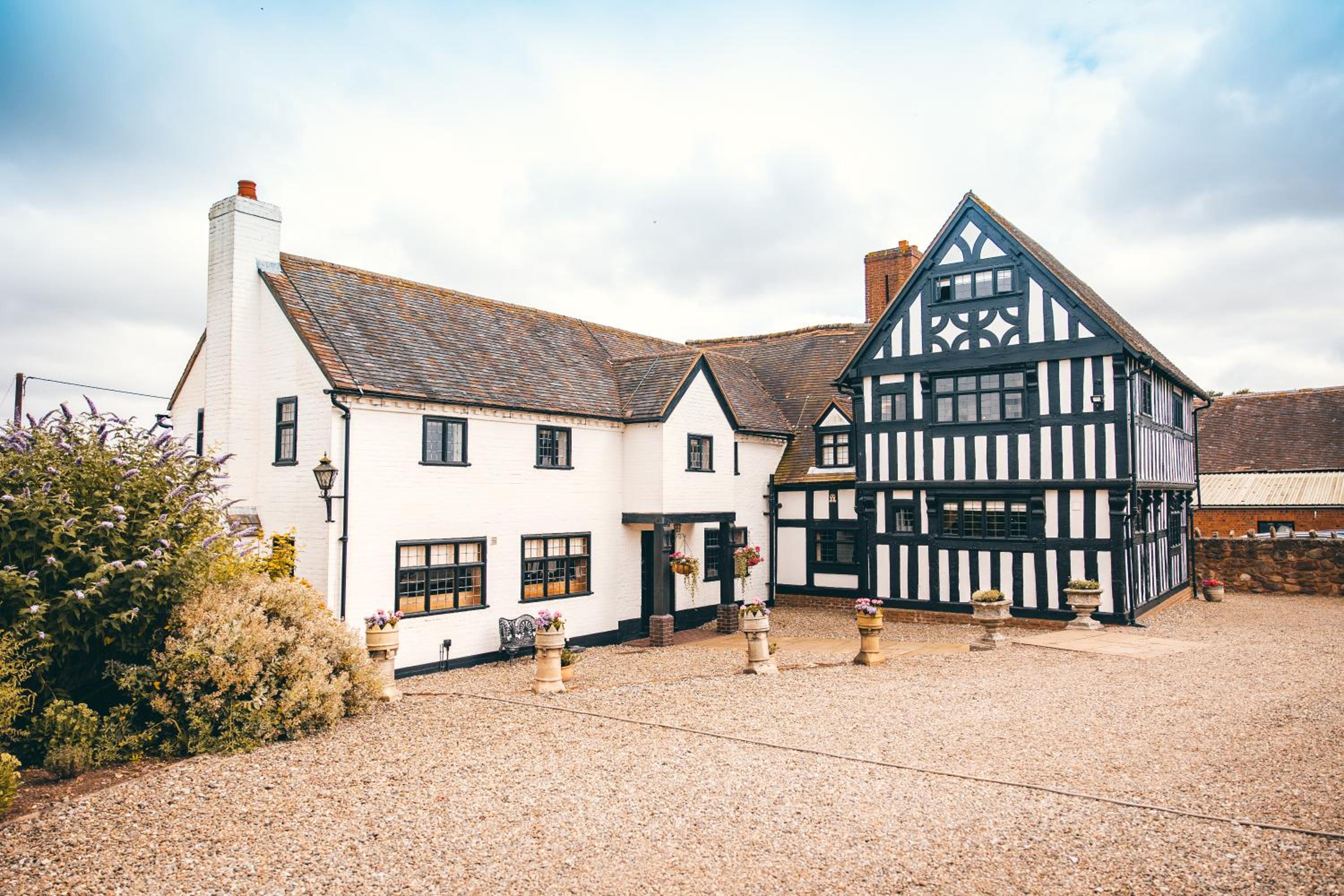 High Grosvenor House with Rose and Heath Cottages view 2