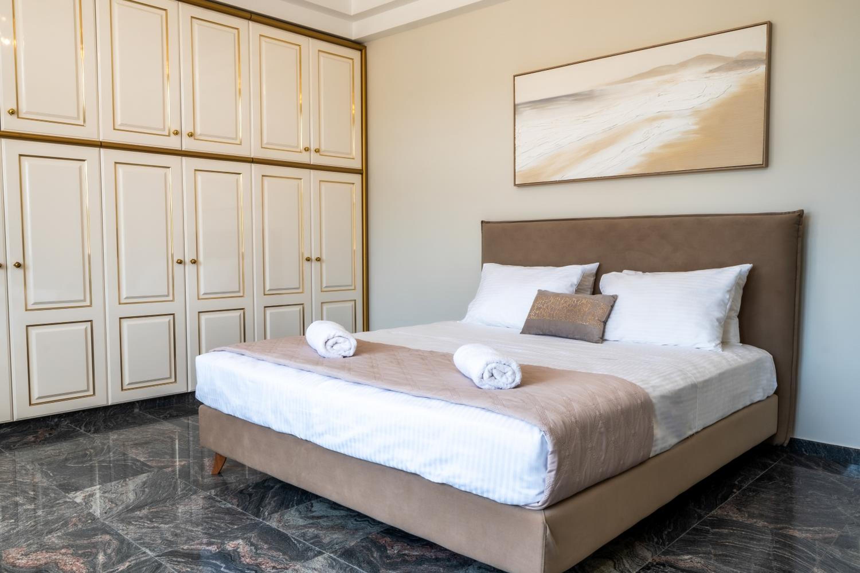 Red Rose Luxury Villa view 2