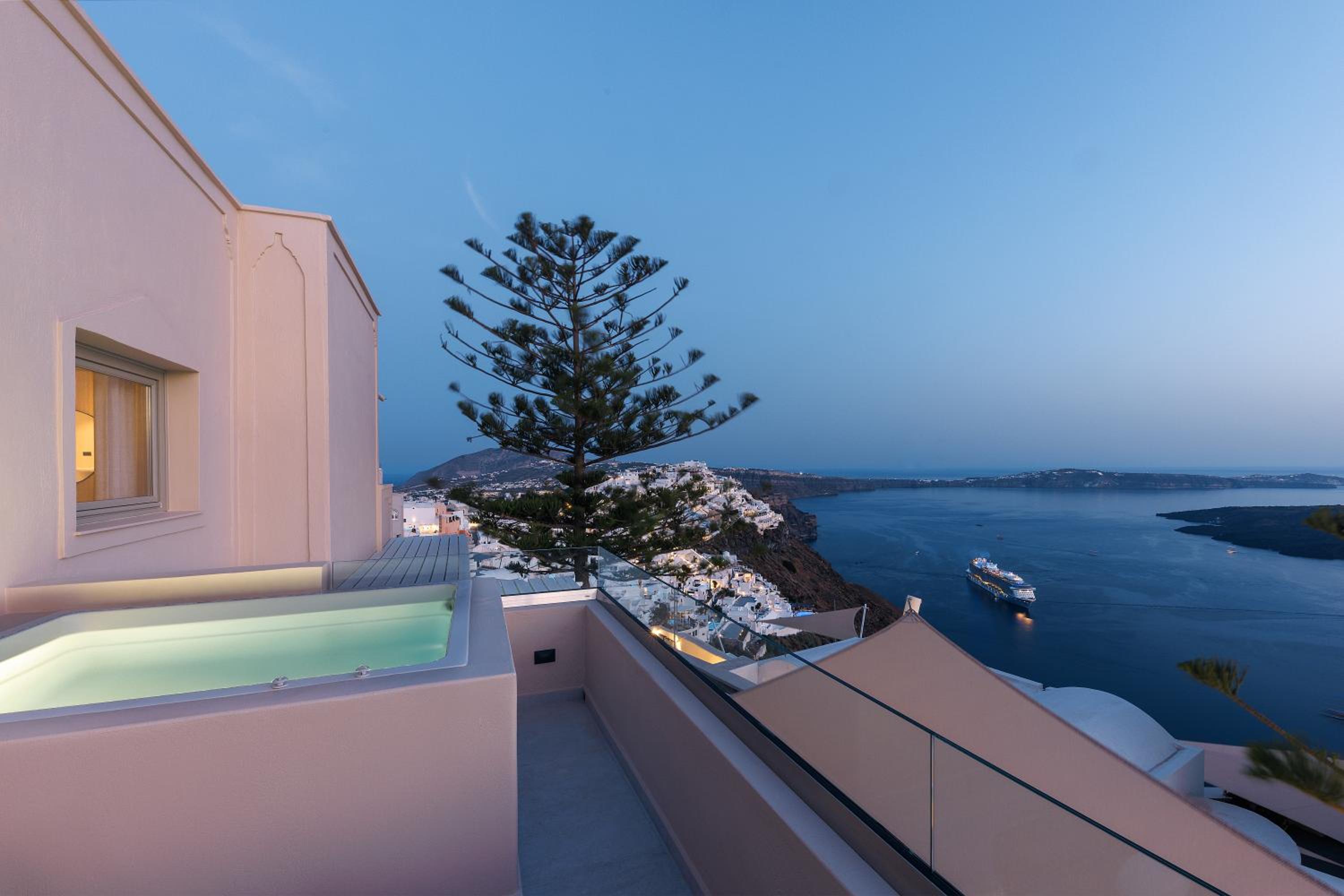 Morfes Luxury Suites by Caldera Houses