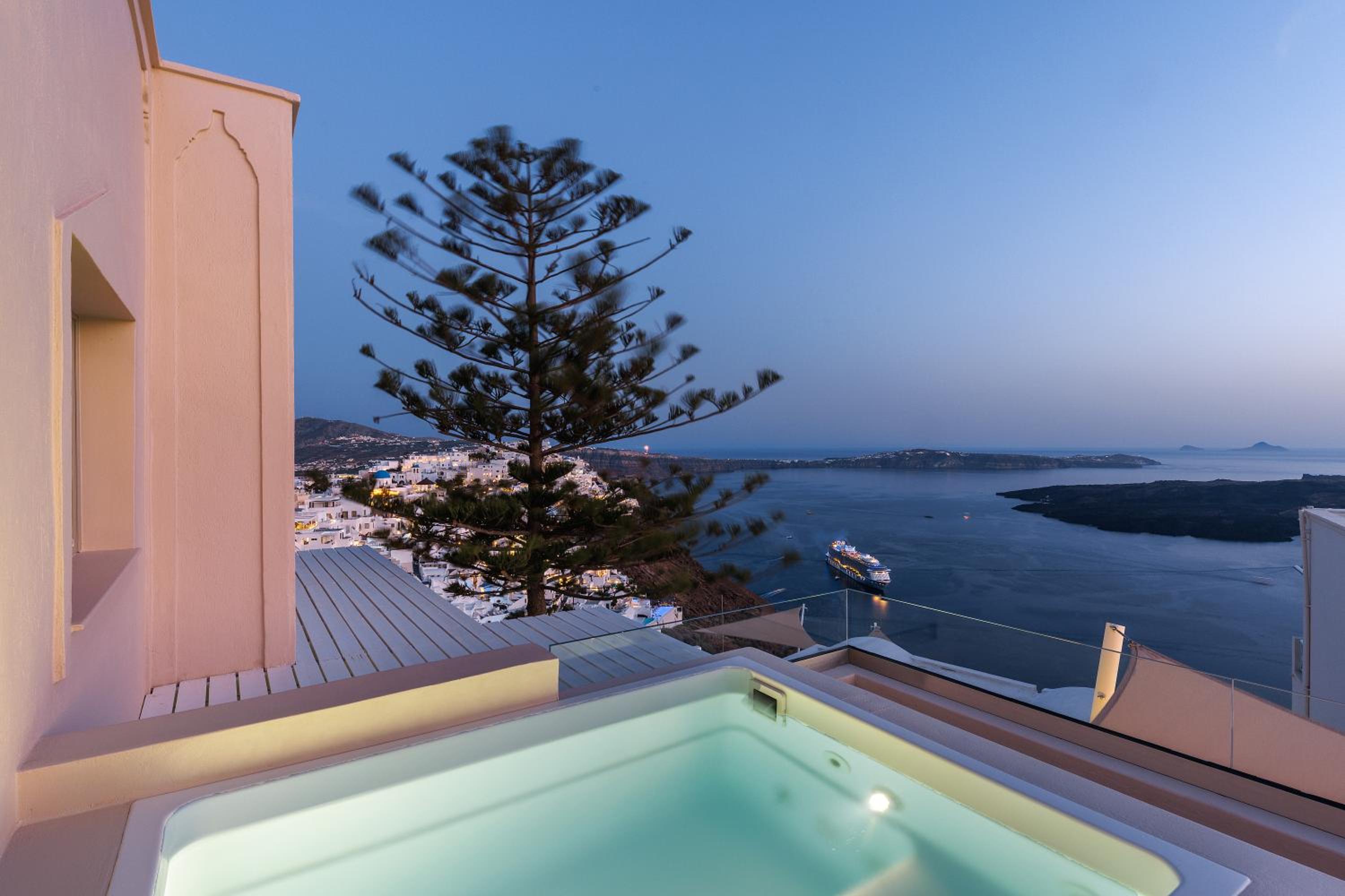 Morfes Luxury Suites by Caldera Houses