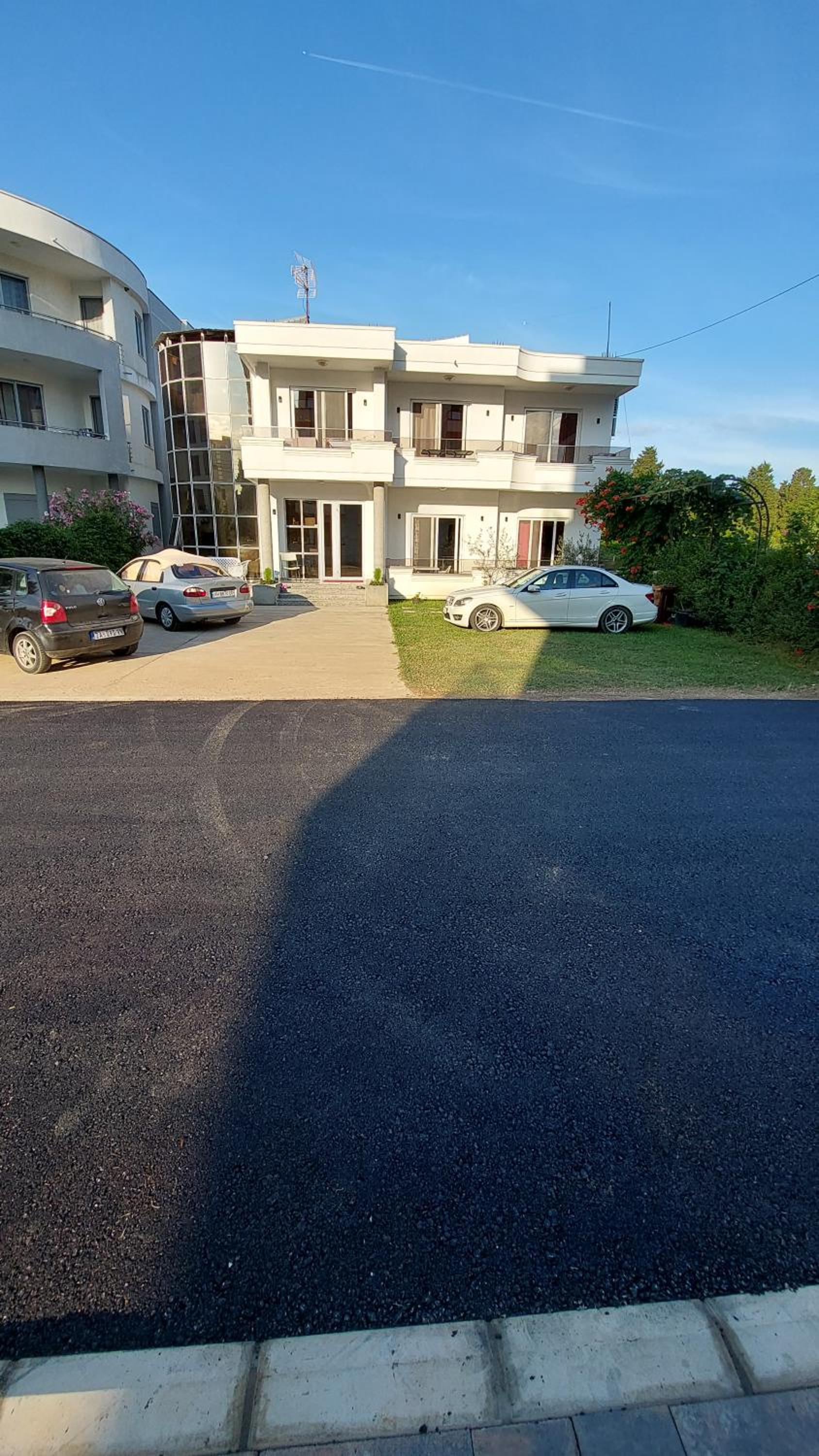 Rinia Apartments
