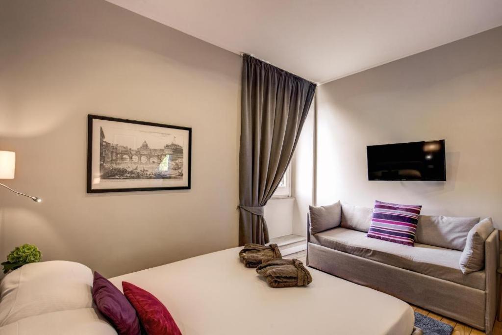 TLV Navona
