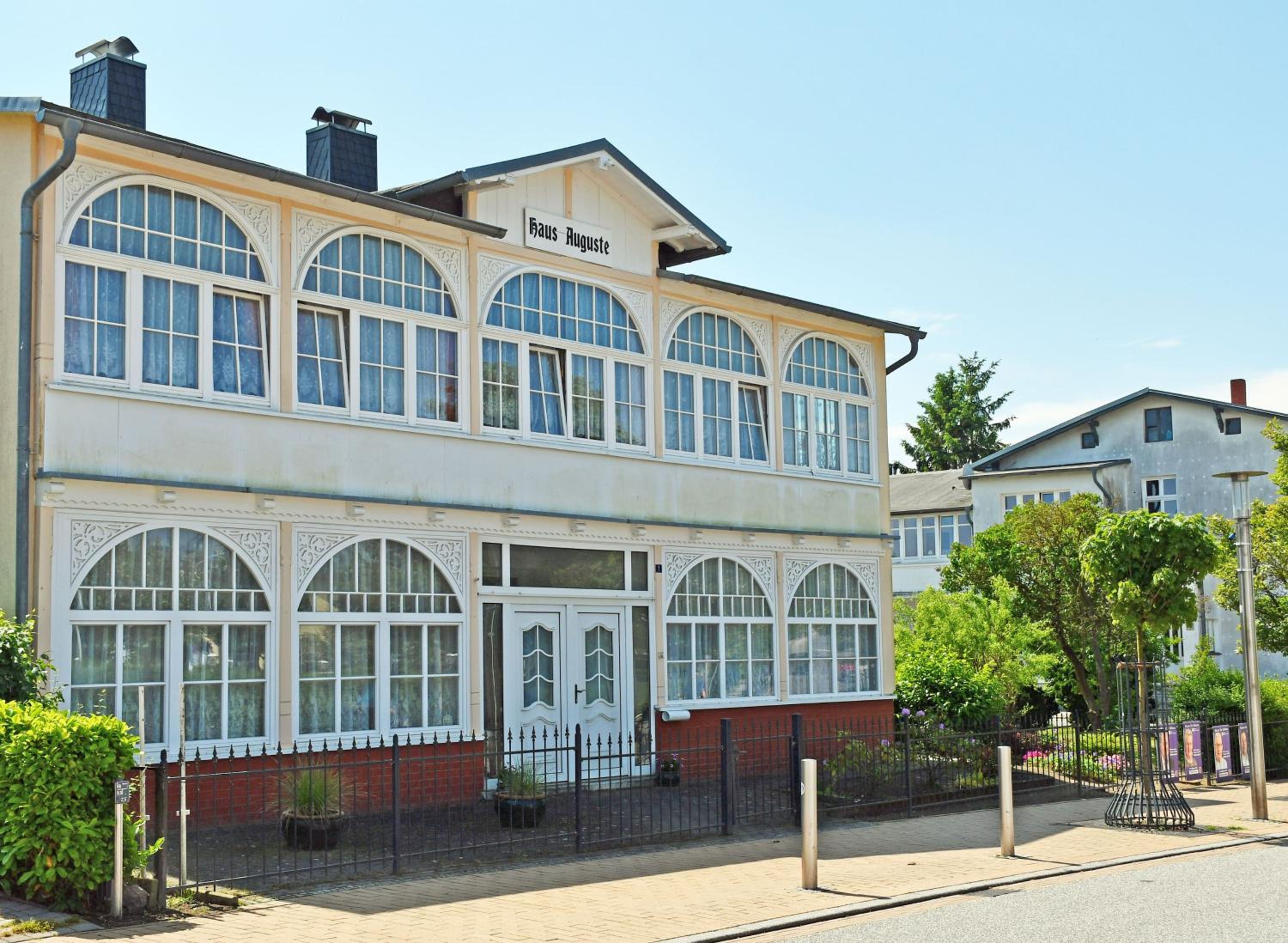 Ferienwohnungen mit Terrasse o Balkon Ostseebad Göhren HA