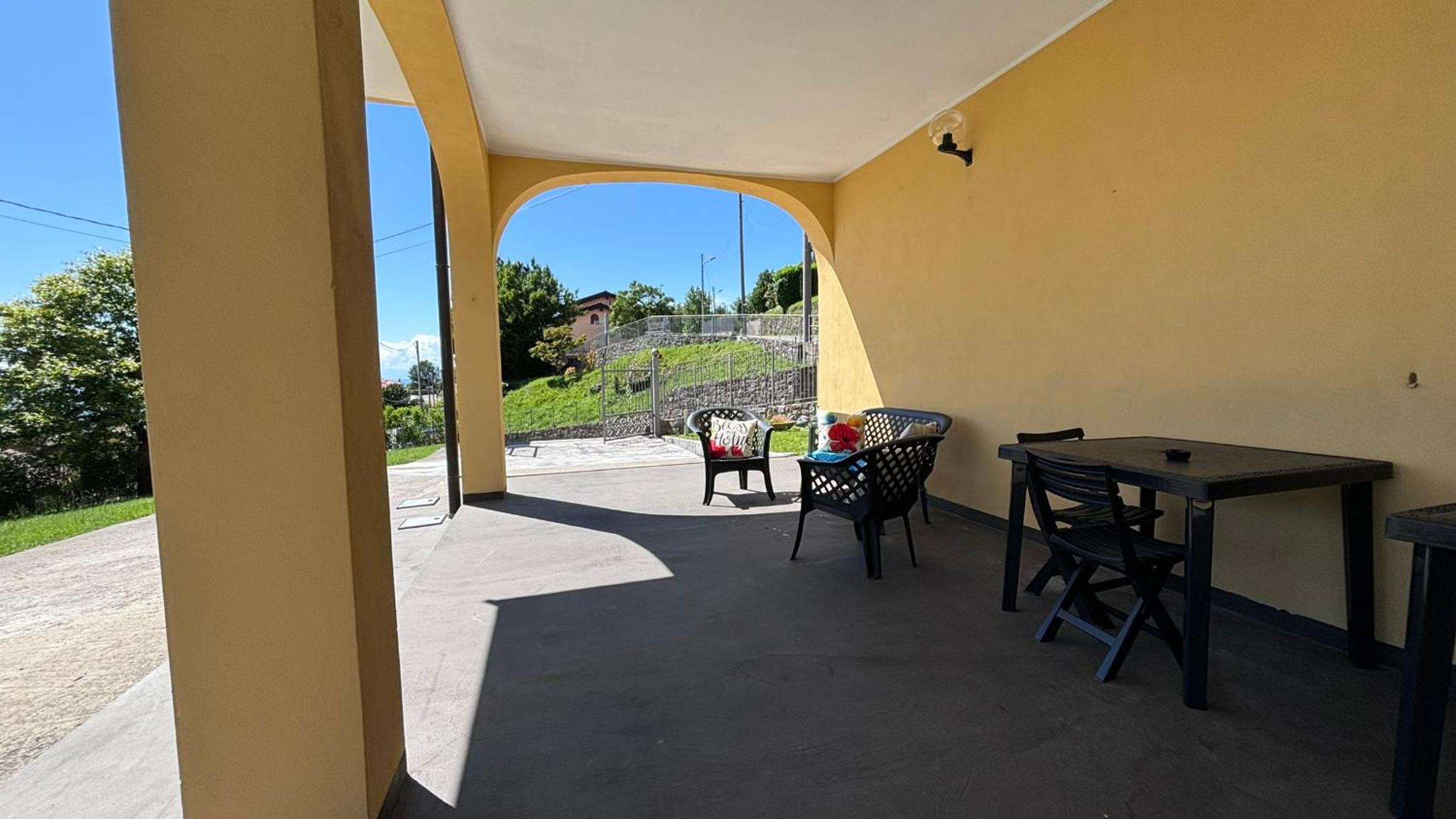 La Casa Gialla view 2