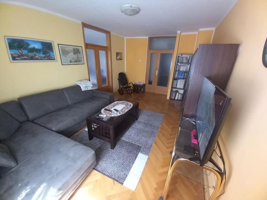 Large apartment near the sea view 2