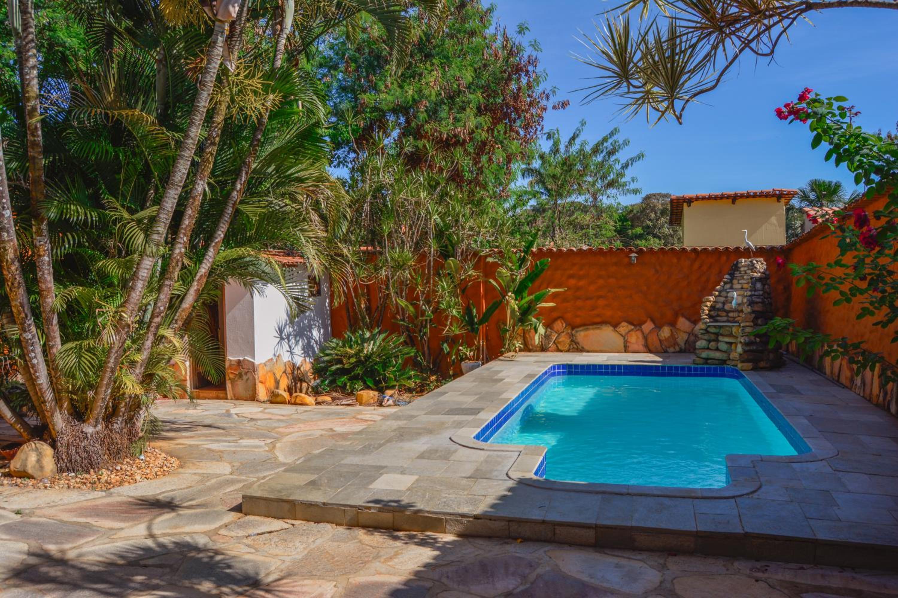 No Centro Piscina Aquecida 3 Qtos Área de Lazer Cozinha e Churrasqueira