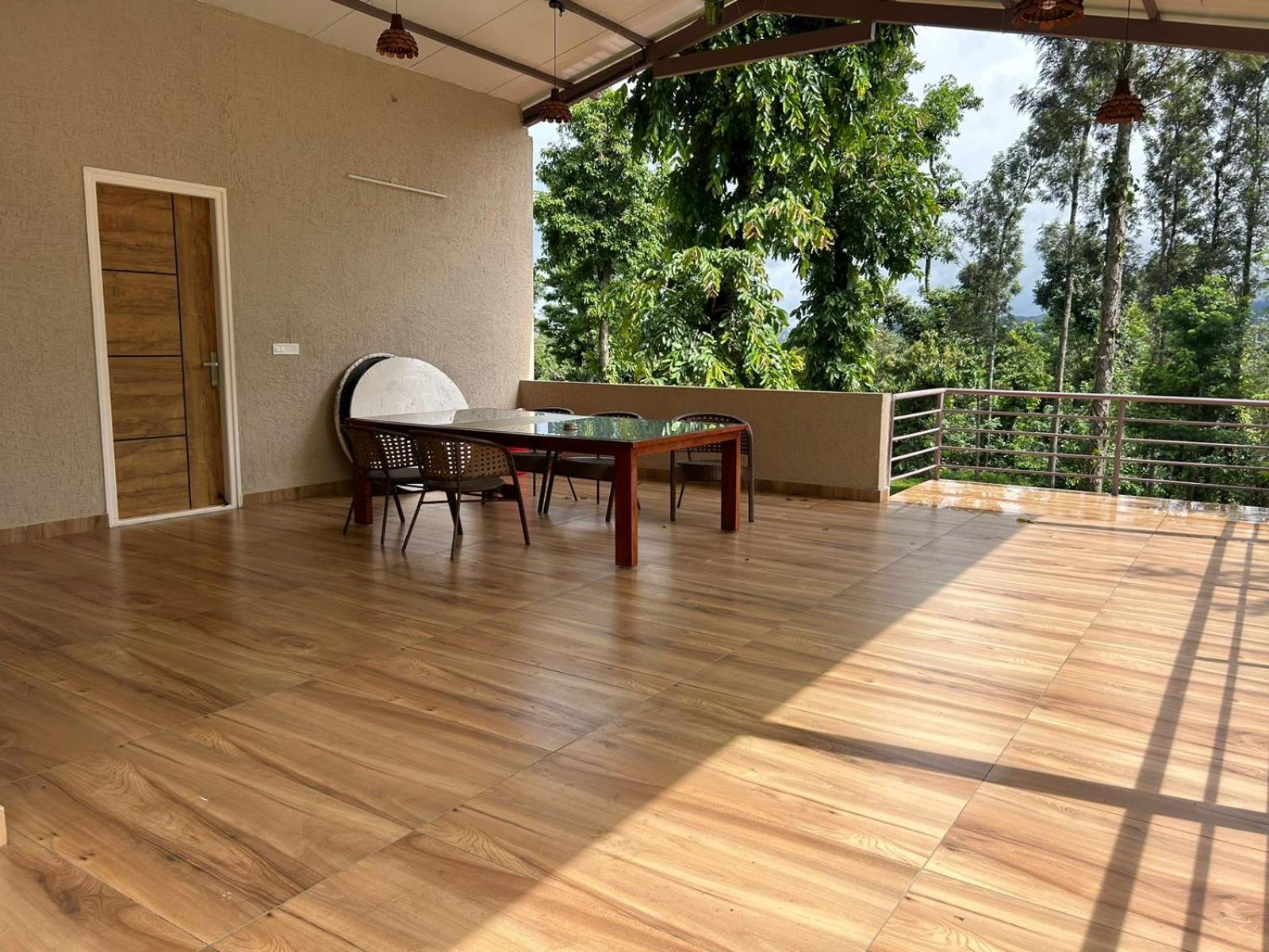 Robasta Tropica Form Stay view 4