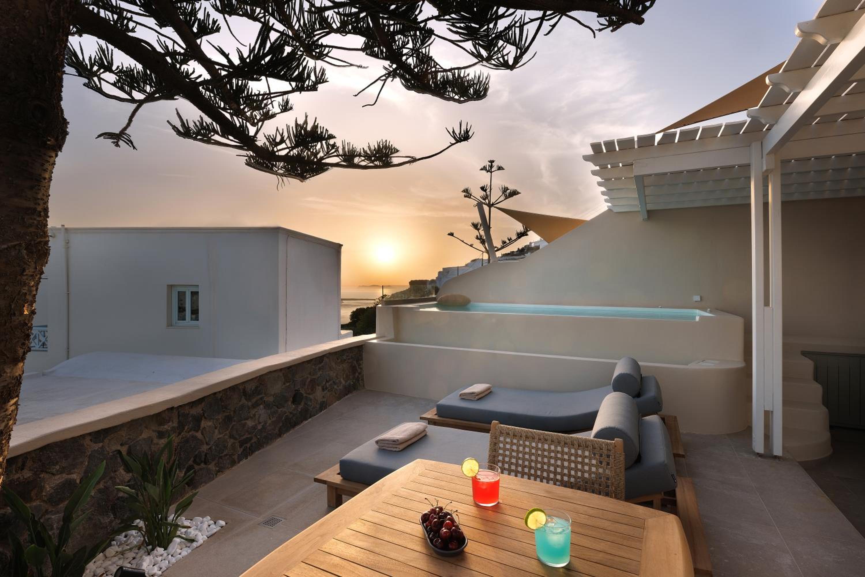 Morfes Luxury Suites by Caldera Houses photo 3