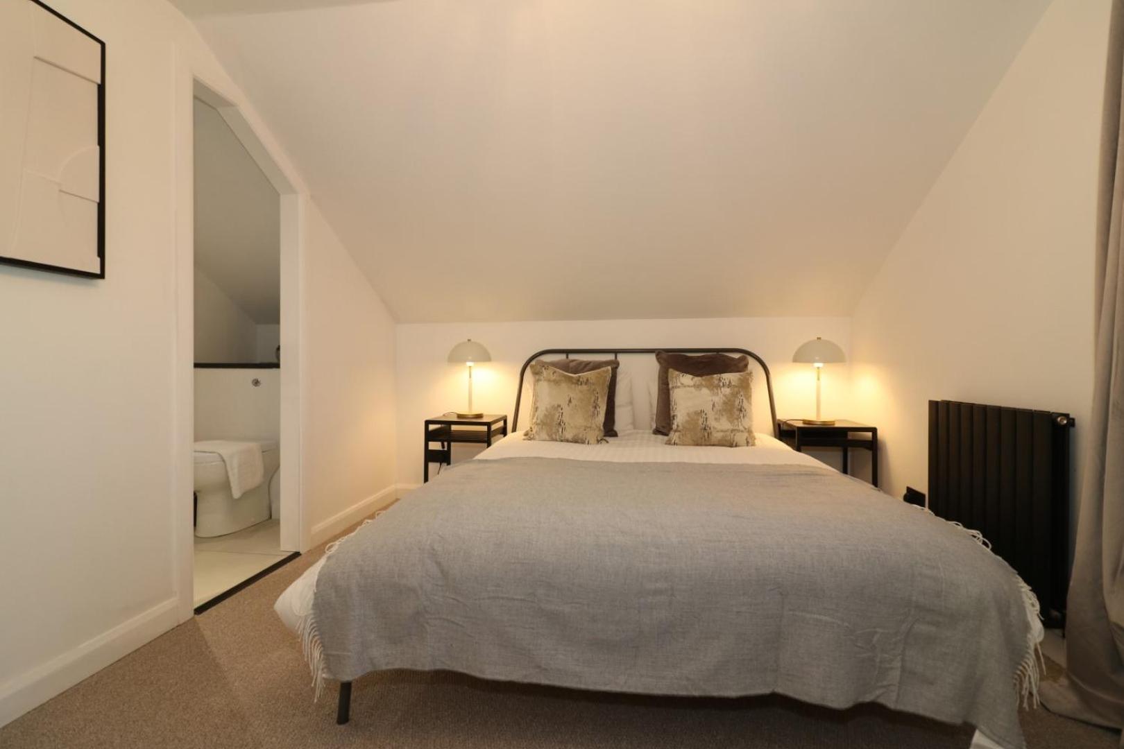Signature - Houston House view 4
