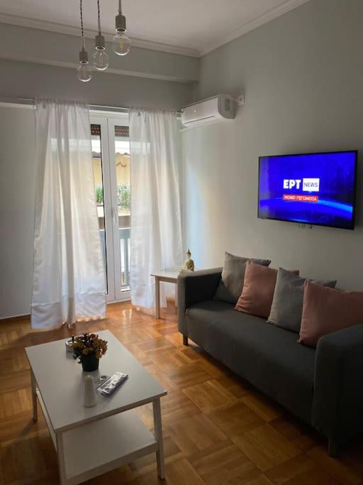 Urban Chic Flat Pagrati Athens