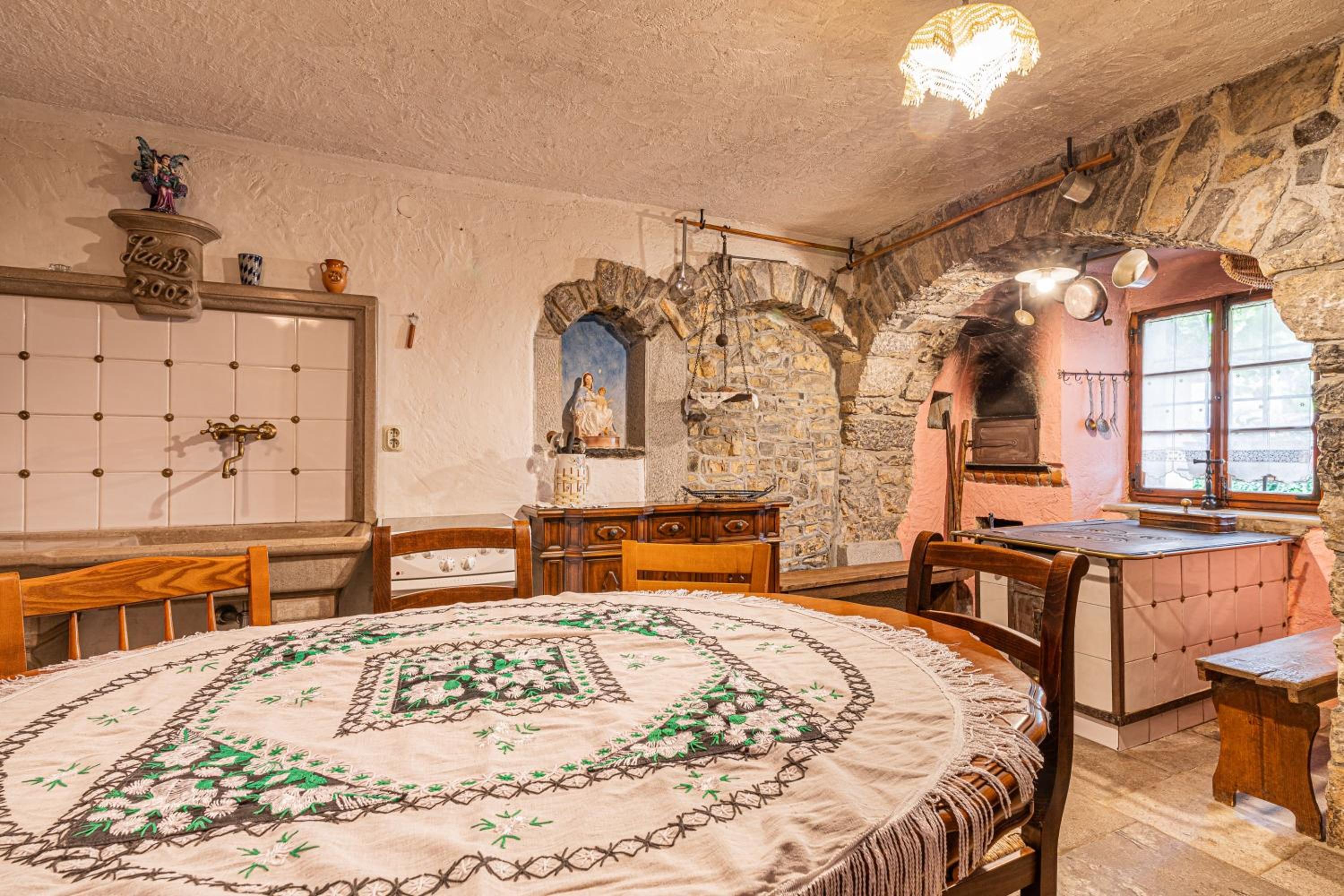 Rustic House Luin - Happy Rentals view 4