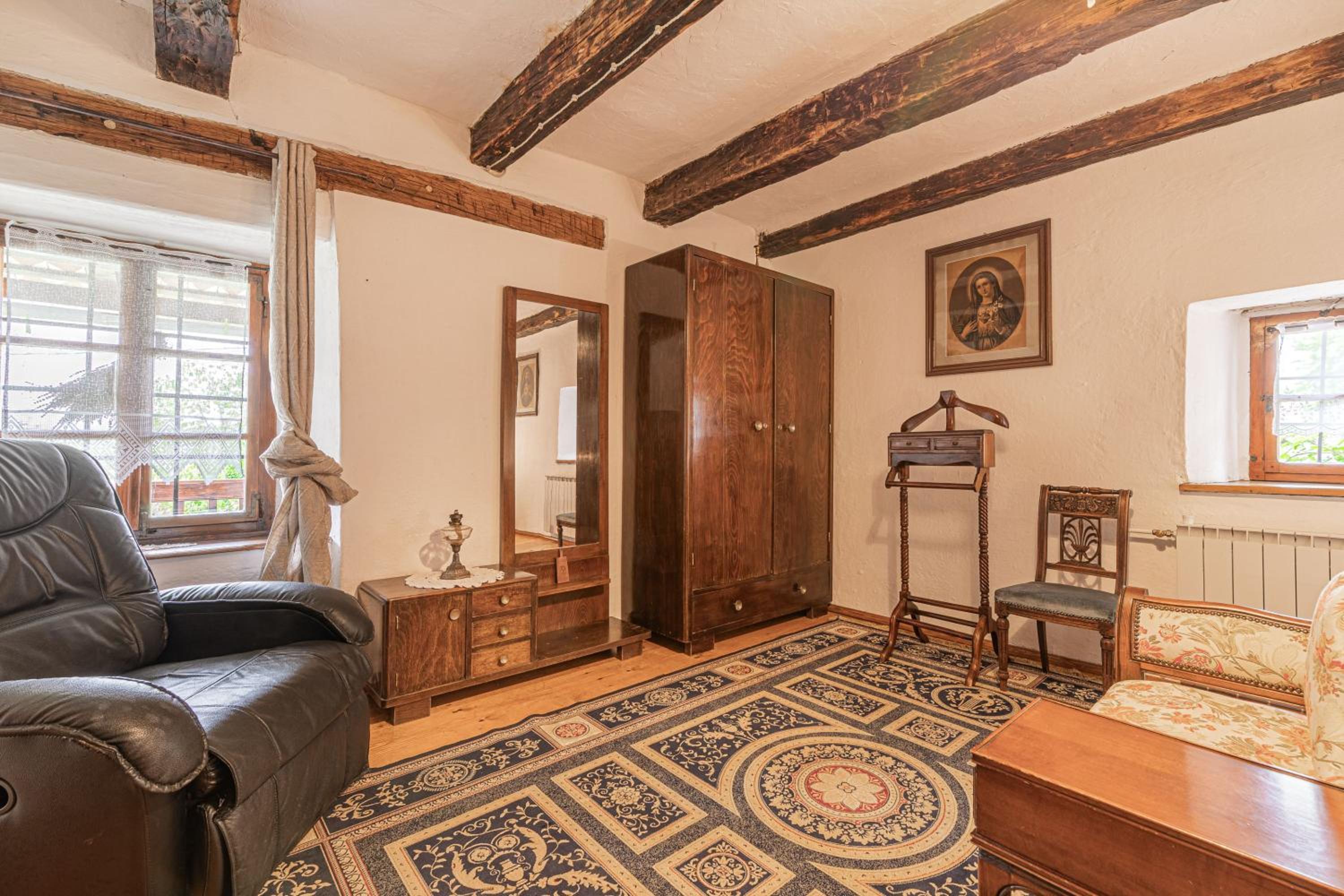 Rustic House Luin - Happy Rentals view 5