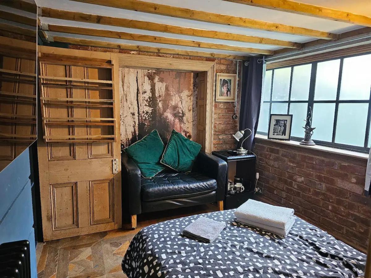 City Centre Stylish Hideaway view 5