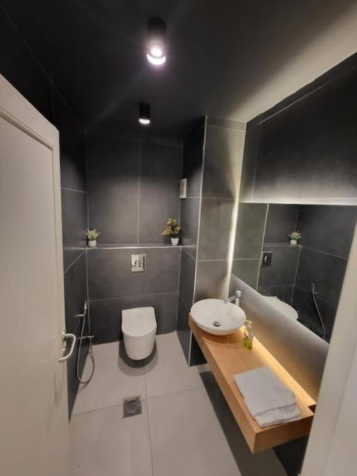 Entire home flat in amman fully renovated view 4