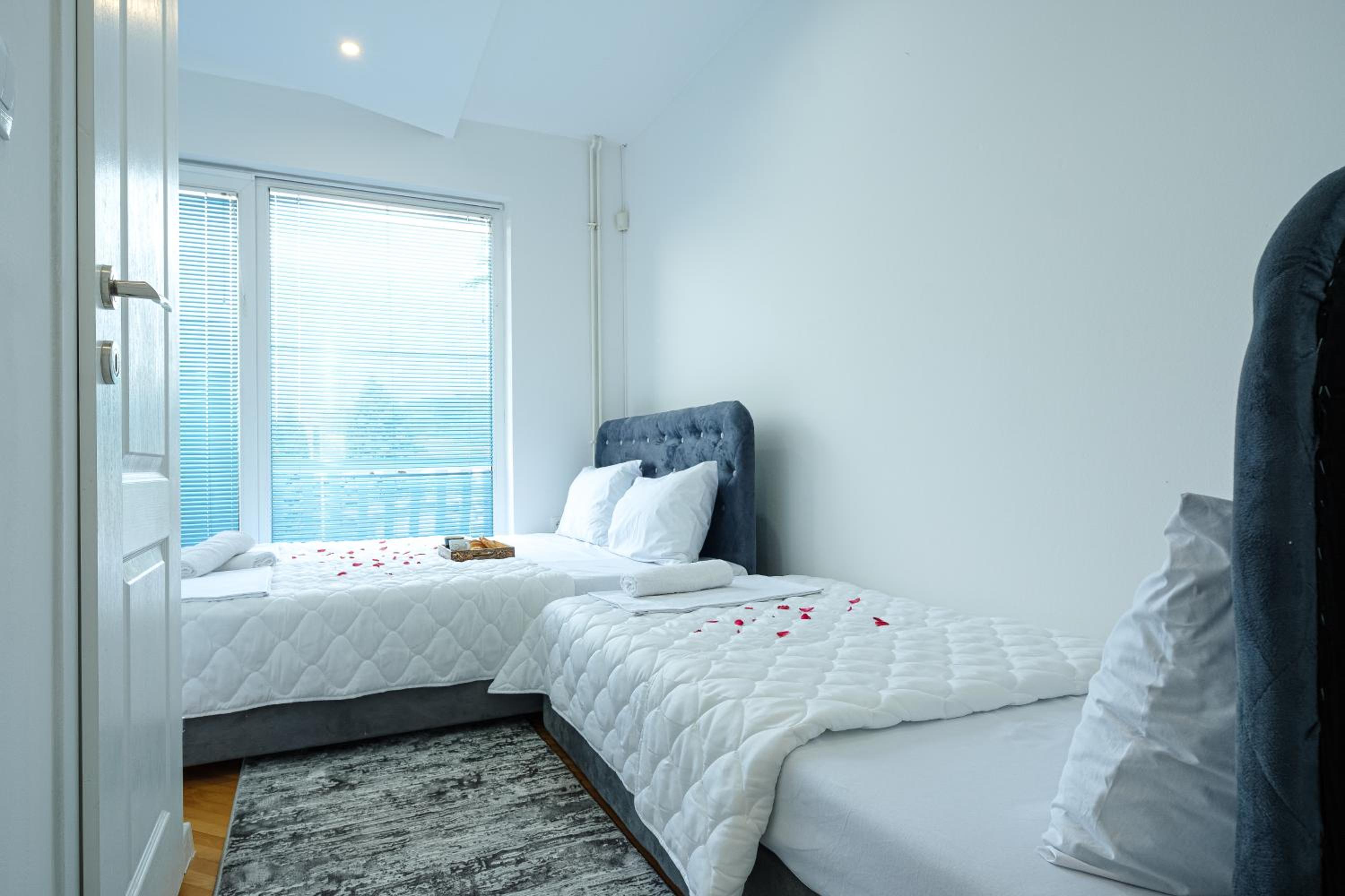 Evergreen Apartments
