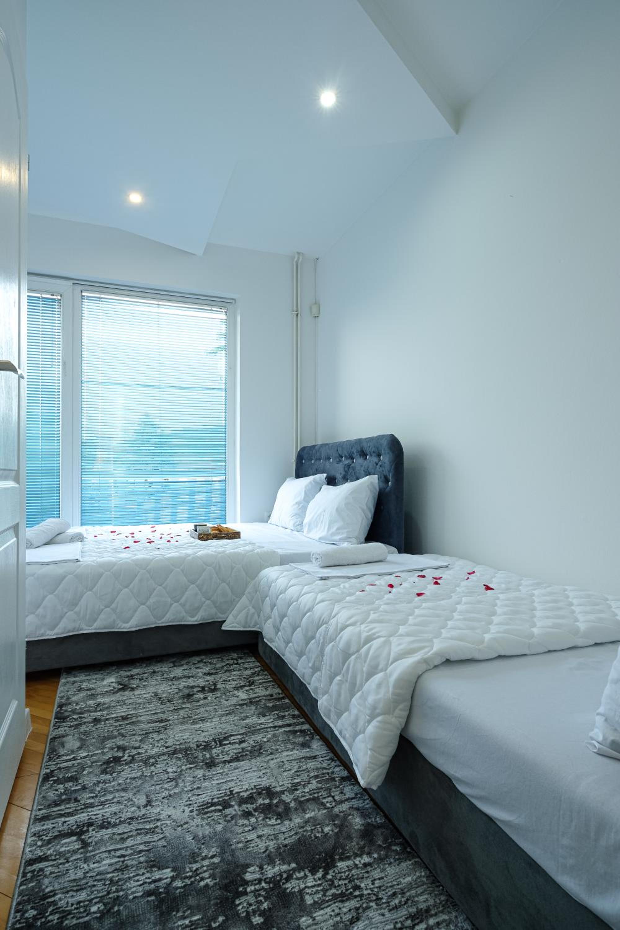 Evergreen Apartments