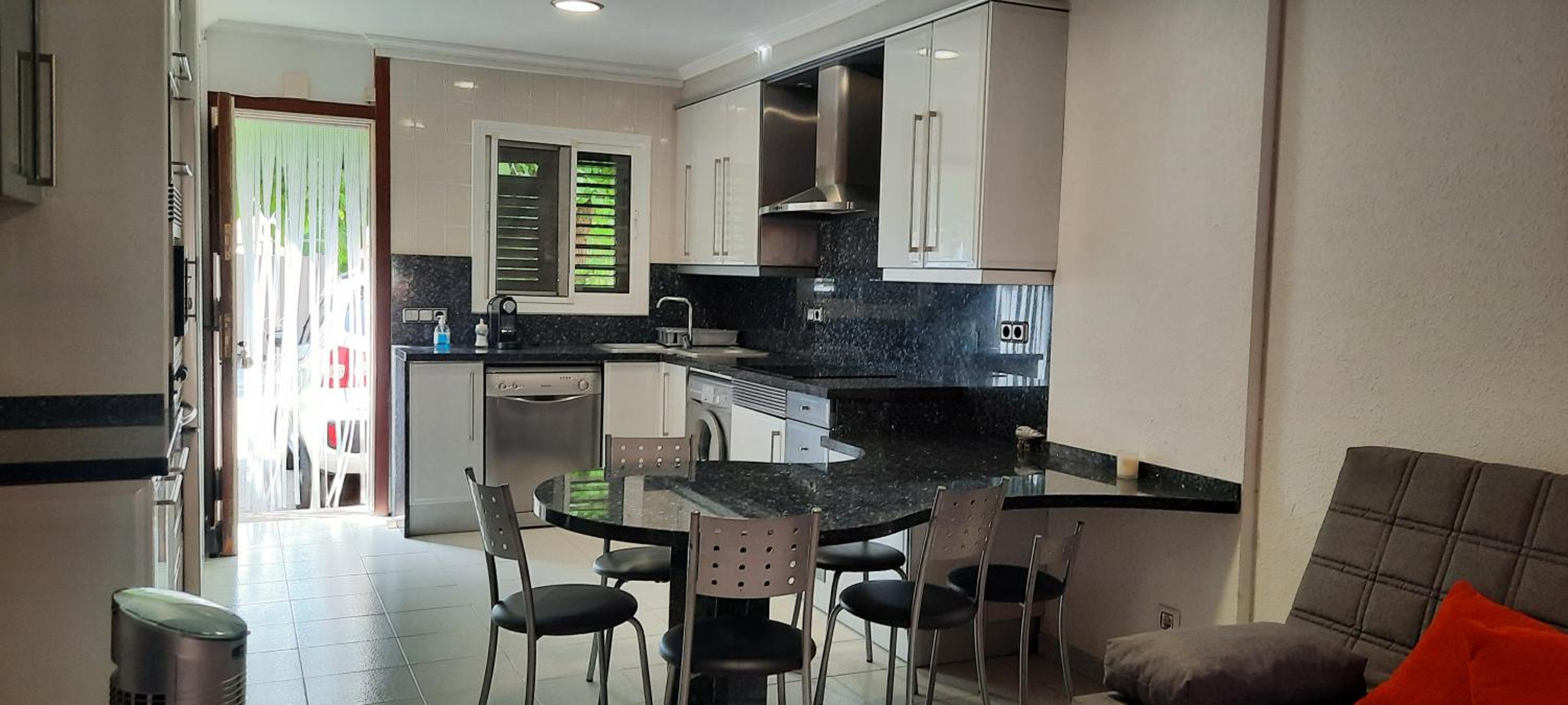 Apartamento dúplex con terraza y parking
