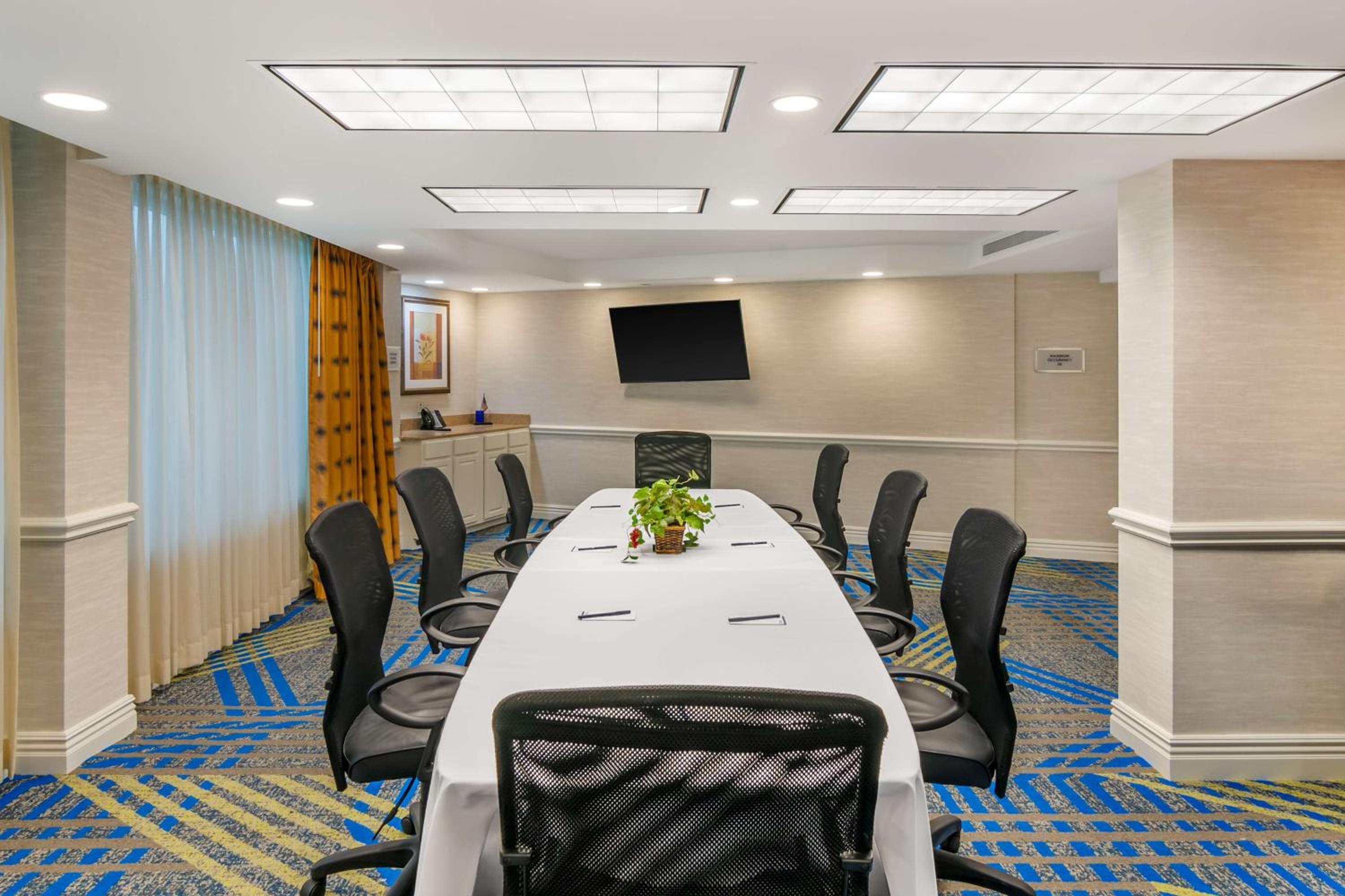 Jefferson City Vacations - DoubleTree by Hilton Jefferson City - Property Image 7