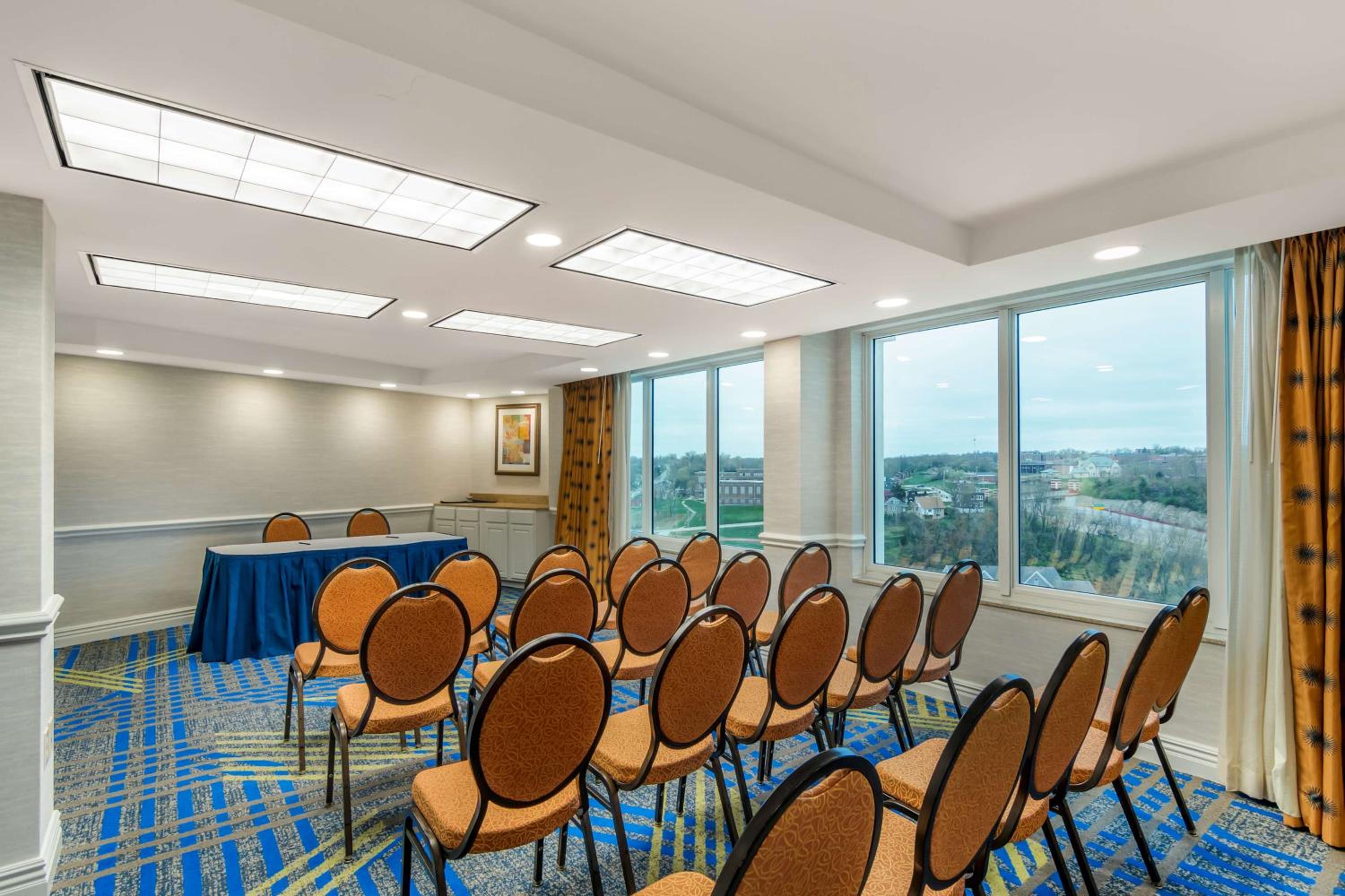 Jefferson City Vacations - DoubleTree by Hilton Jefferson City - Property Image 6