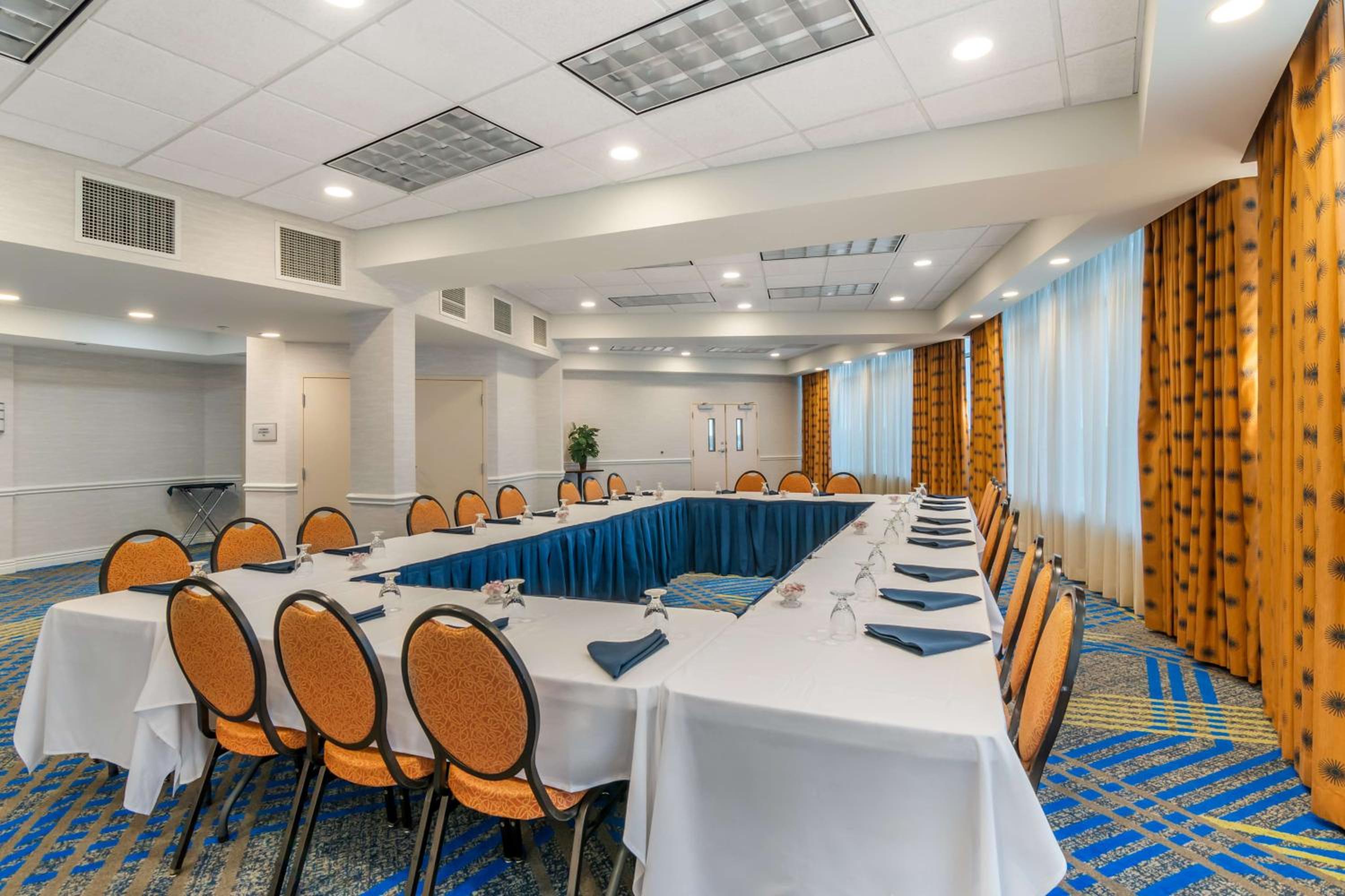 Jefferson City Vacations - DoubleTree by Hilton Jefferson City - Property Image 4