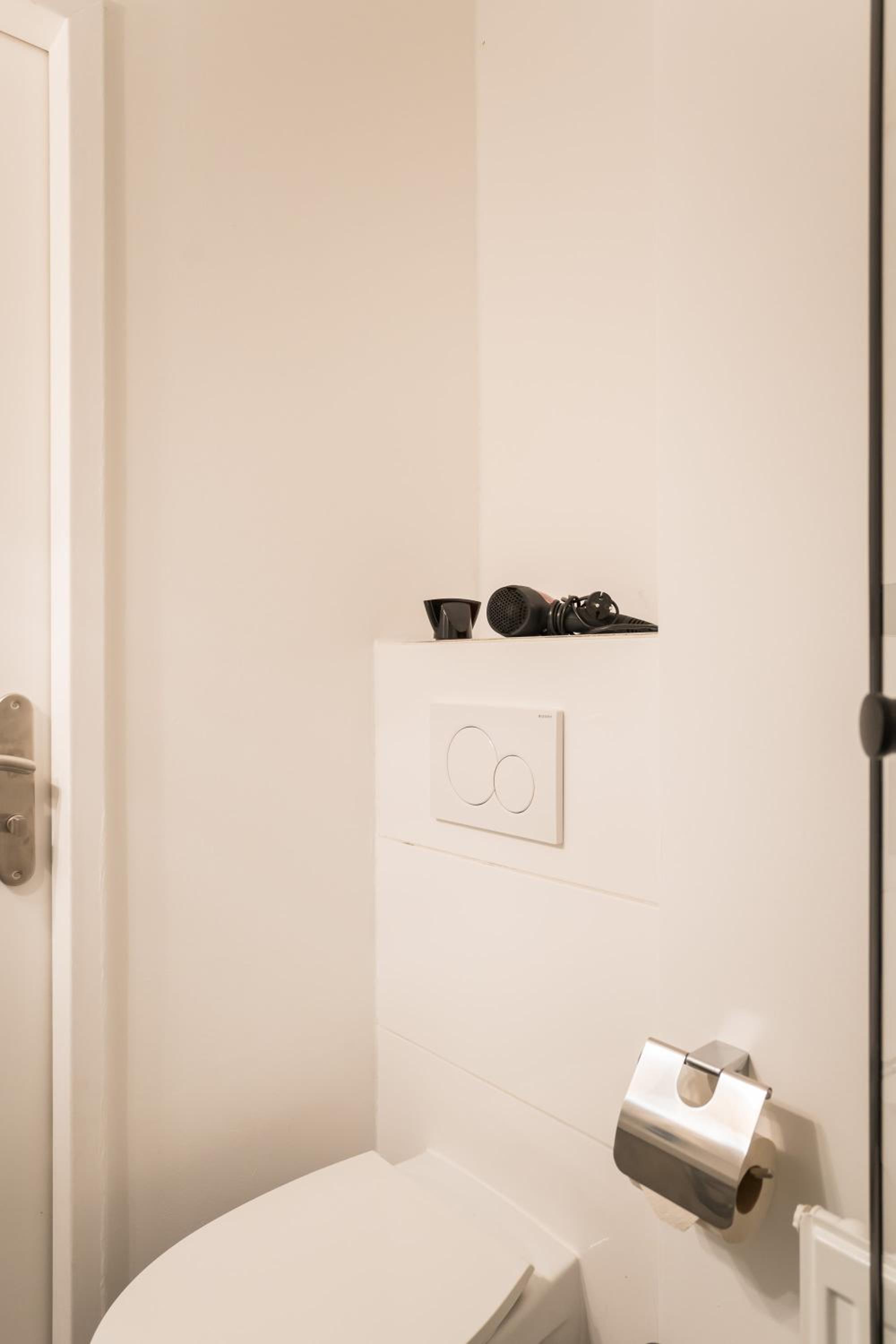 Spacious 1-Bedroom Apartment in Kreuzberg