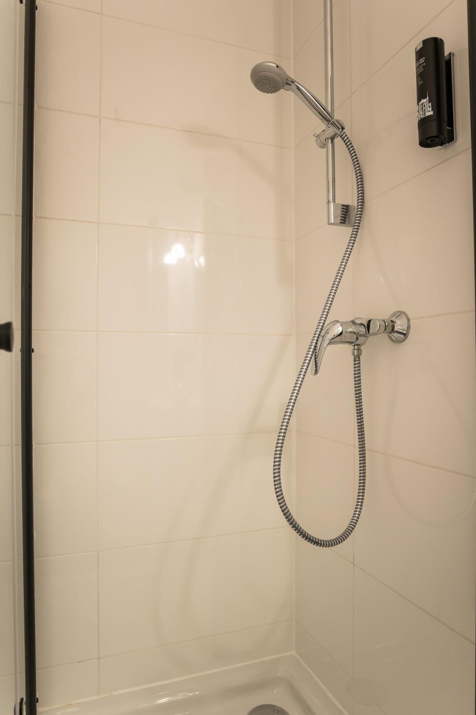 Spacious 1-Bedroom Apartment in Kreuzberg