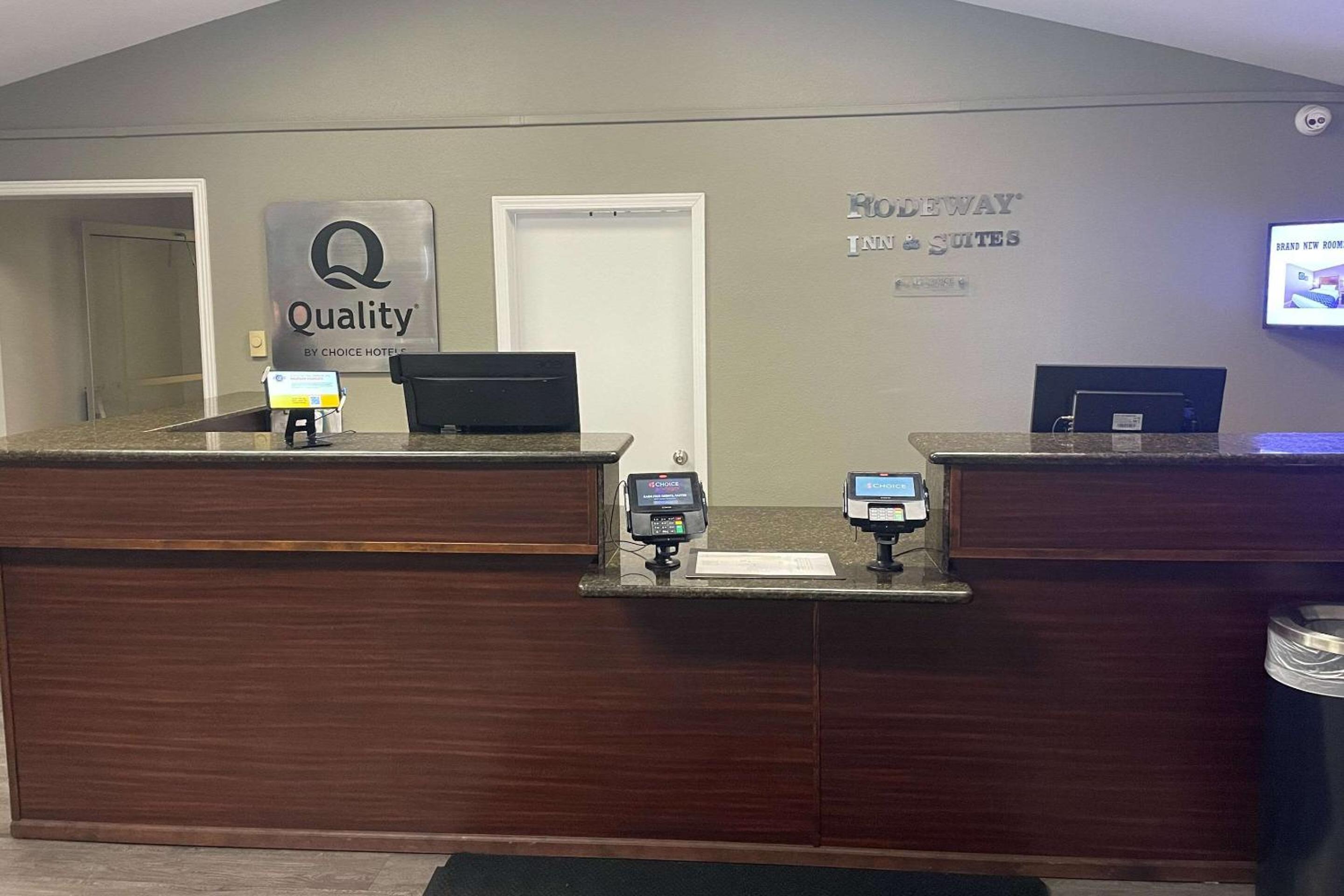 Ontario Vacations - Quality Inn - Property Image 3