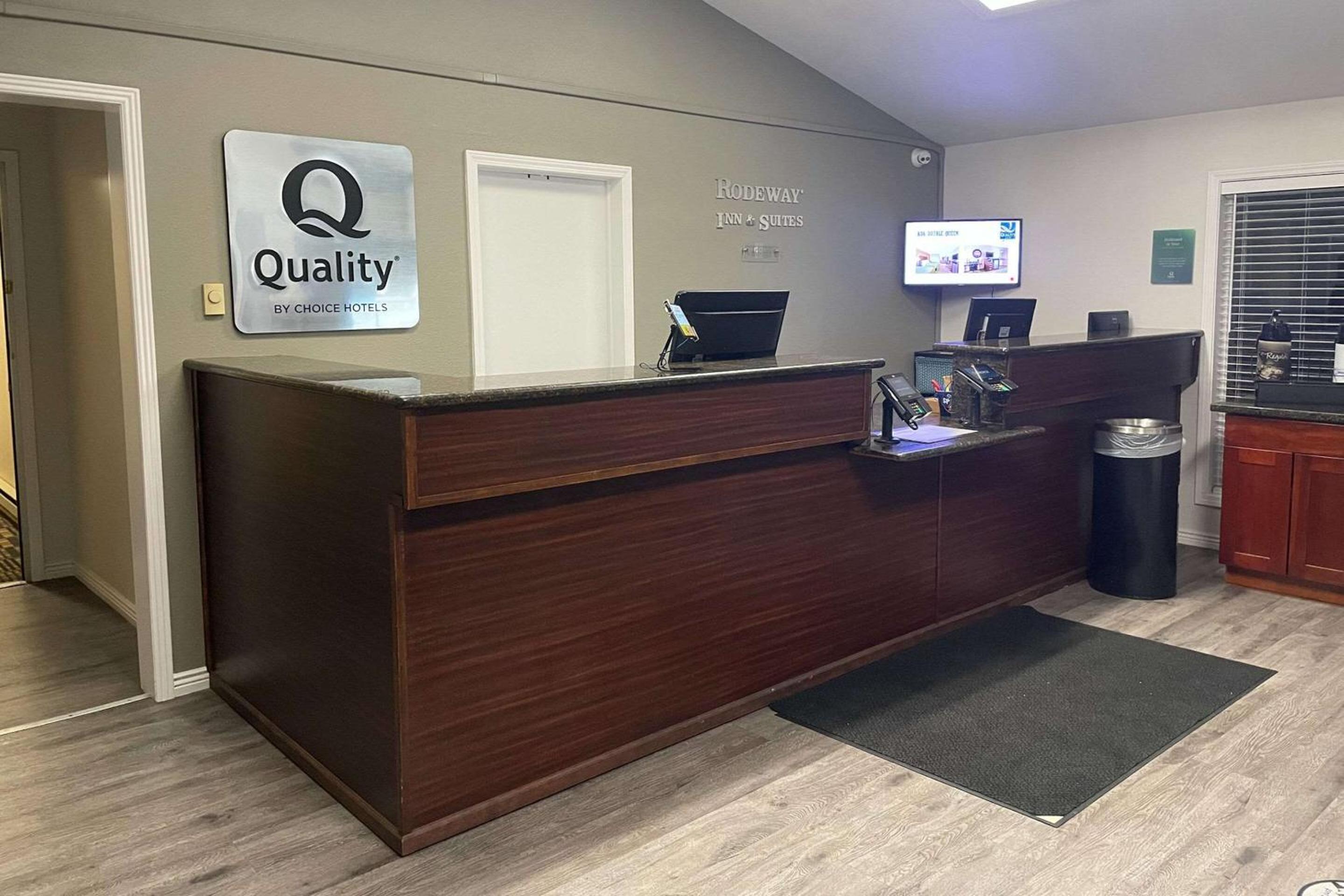 Ontario Vacations - Quality Inn - Property Image 6