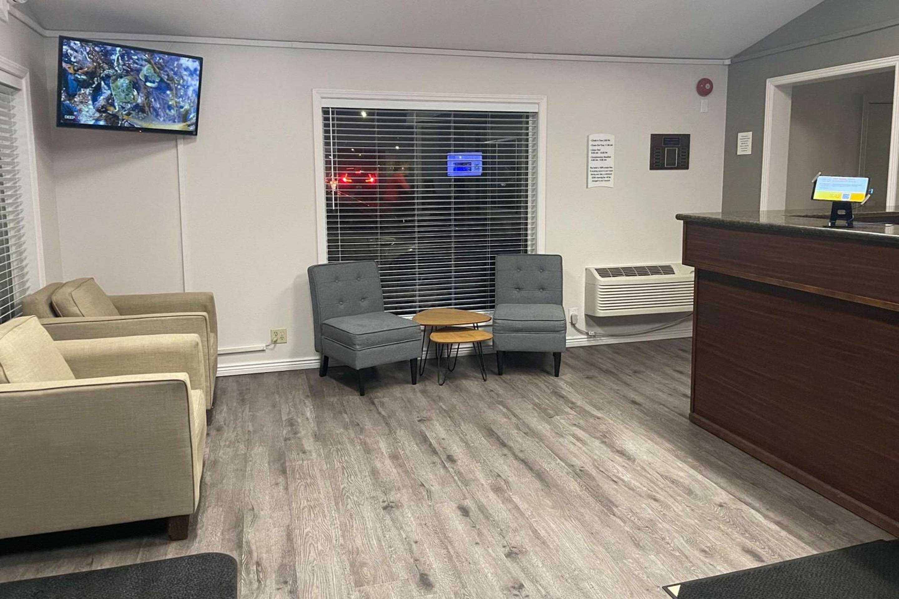 Ontario Vacations - Quality Inn - Property Image 8
