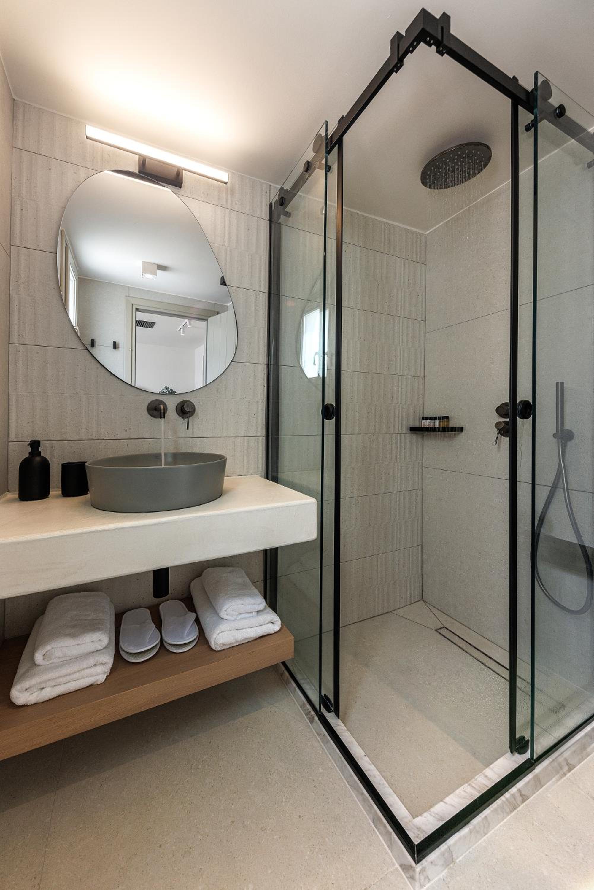 Morfes Luxury Suites by Caldera Houses
