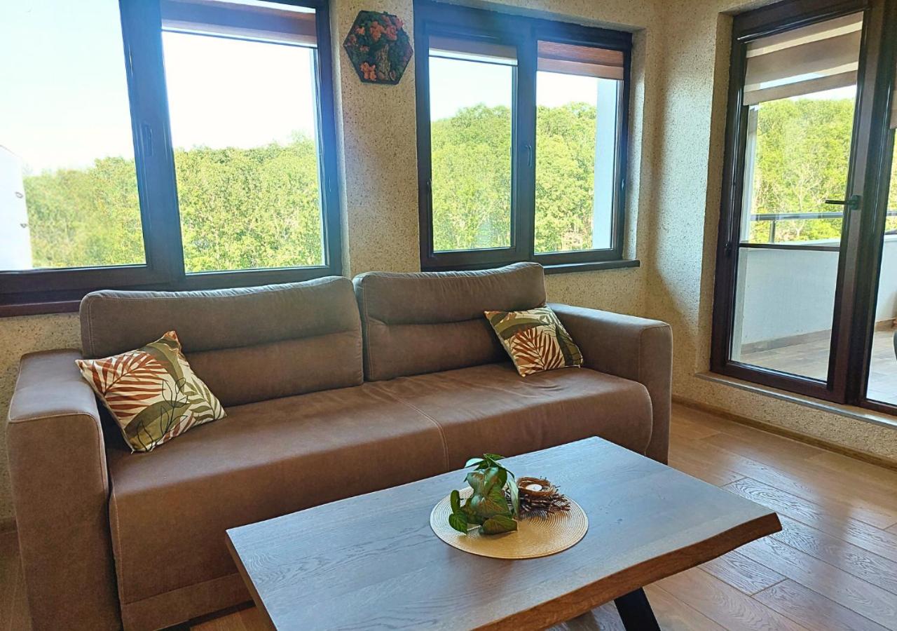 Forest View Apartment