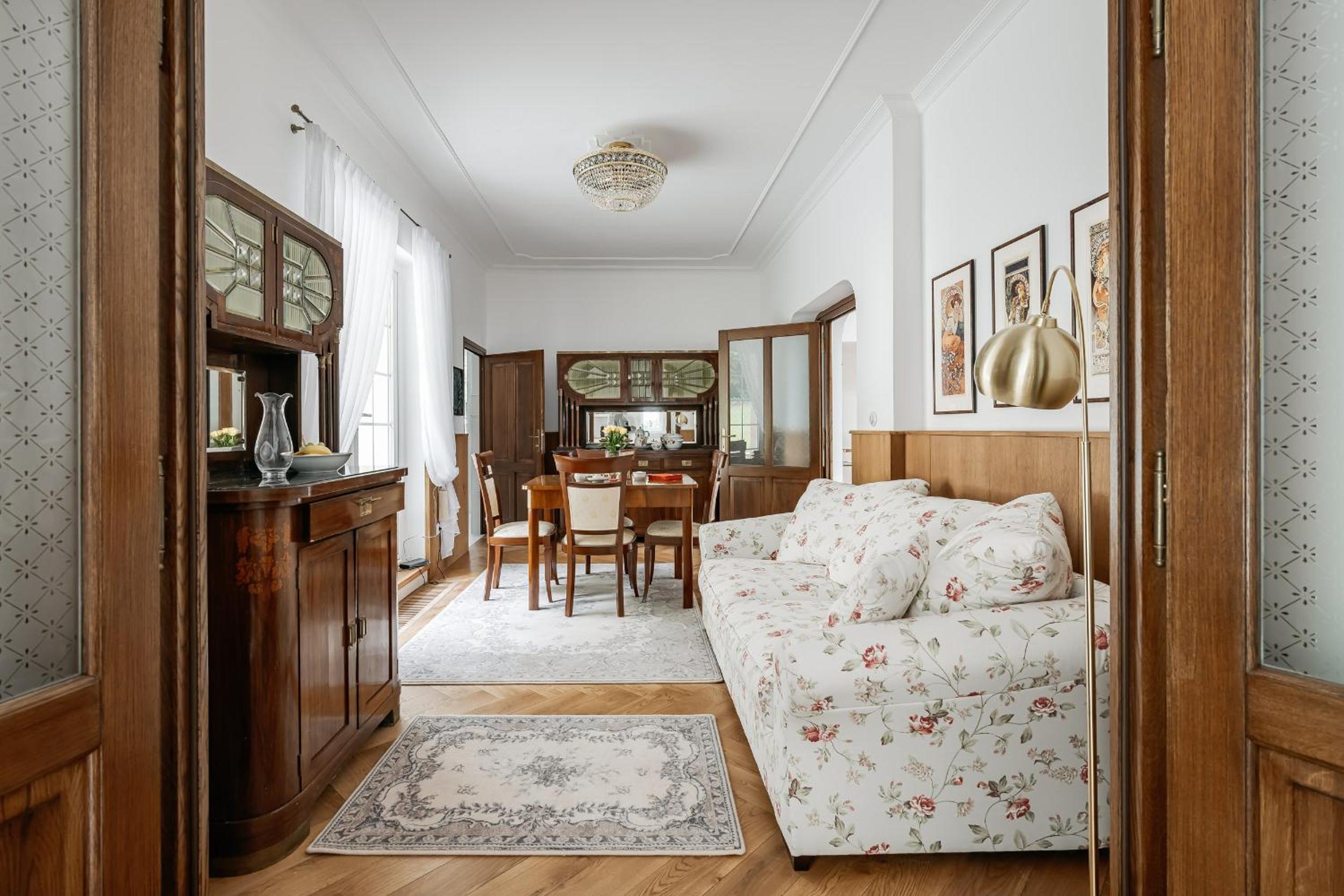 Vila Zlatý Slavík - Luxurious Villa with Spa