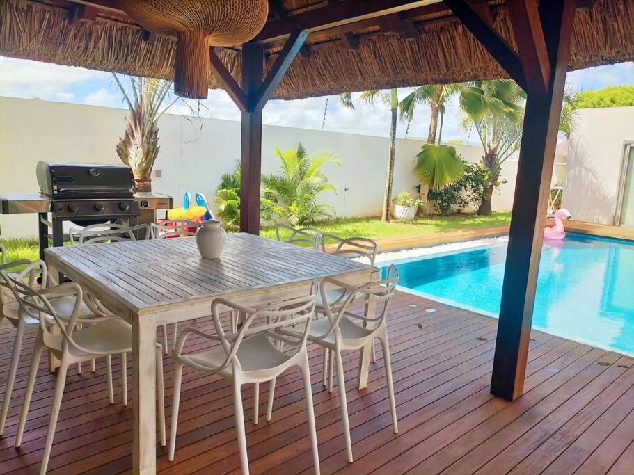 Villa Elenai - Modern 4 bedrooms - Saltwater Pool - Grand Baie view 4