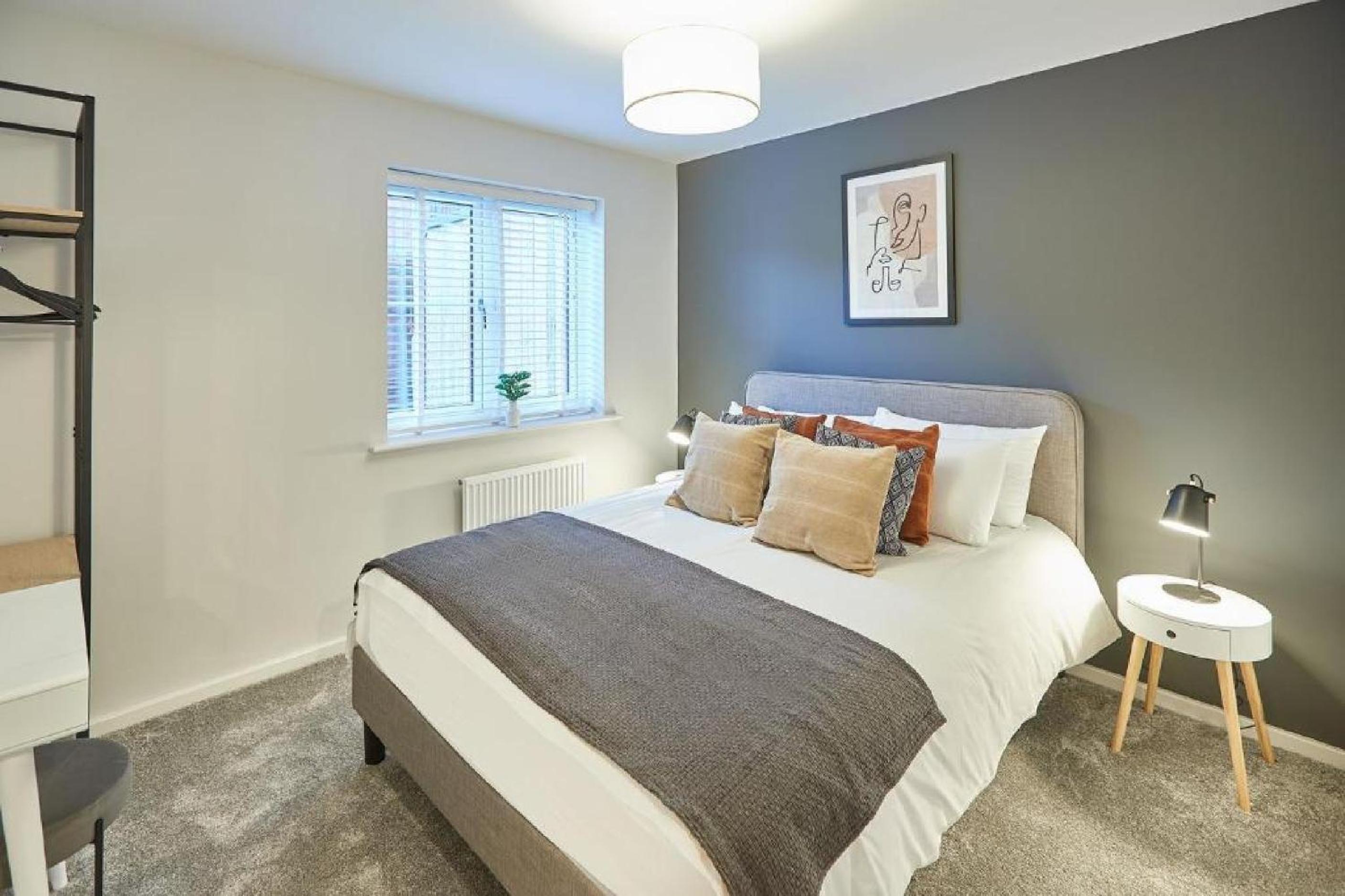 Curlew House, with parking and Abbey views! view 3