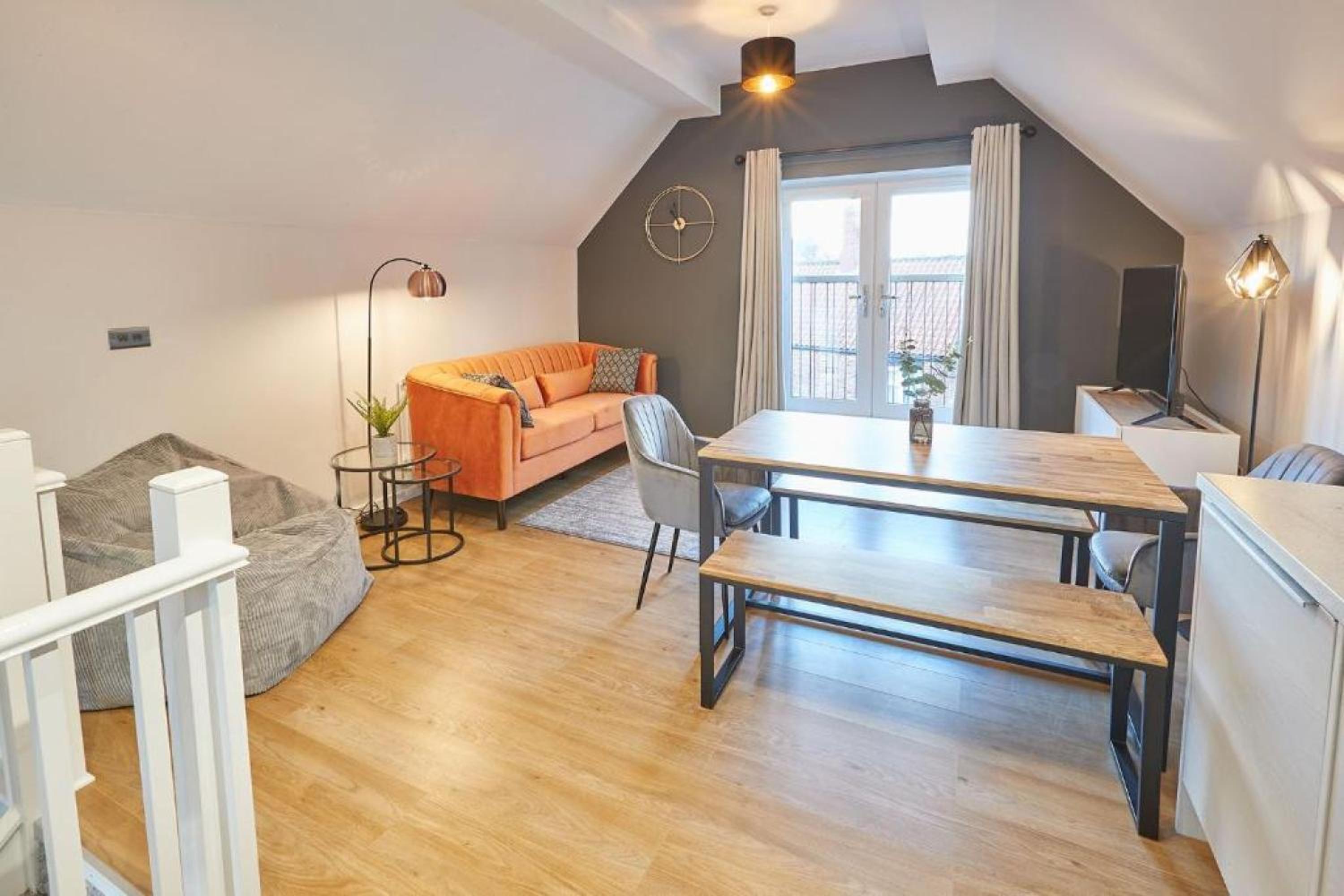 Curlew House, with parking and Abbey views! view 4