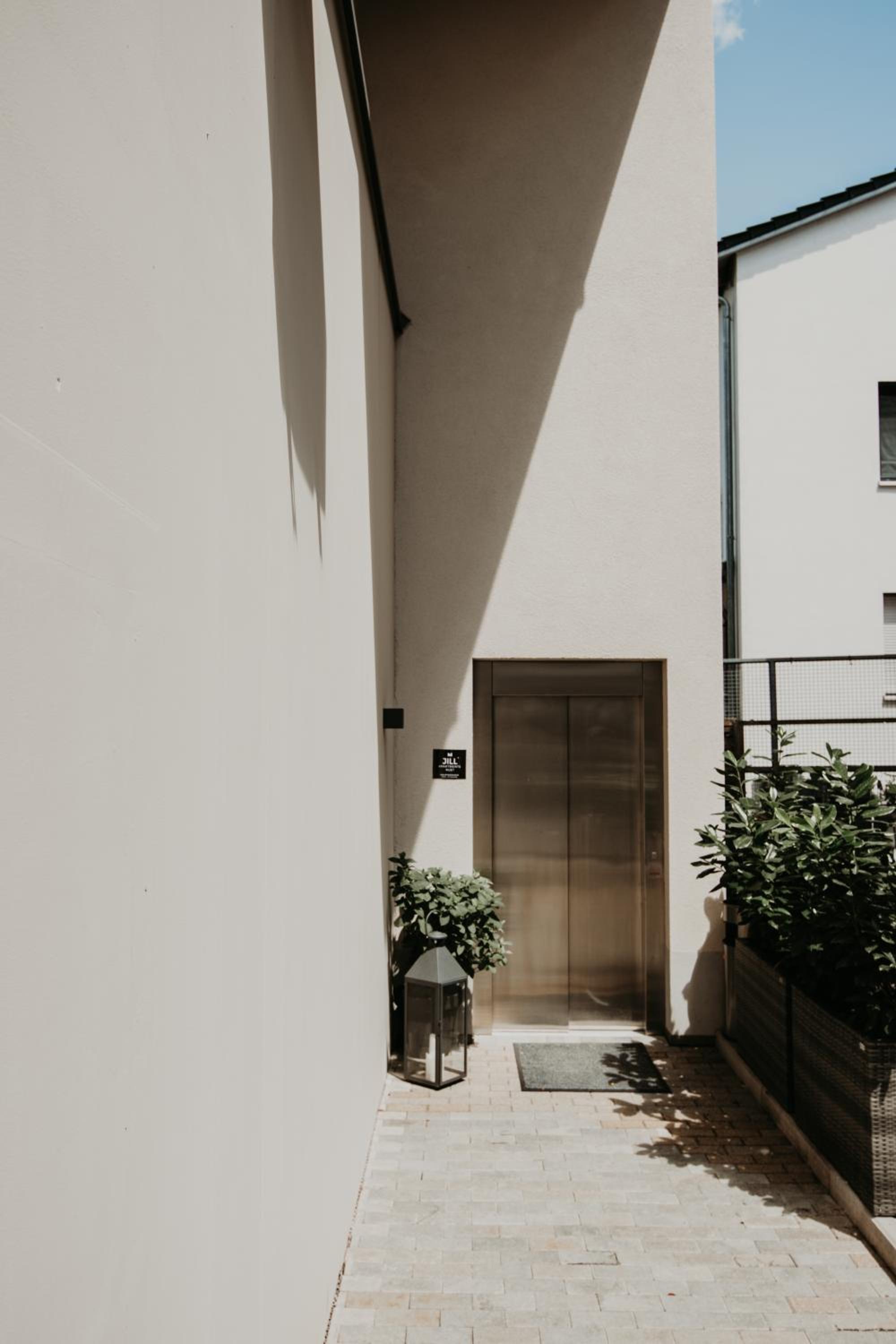Jill Apartments