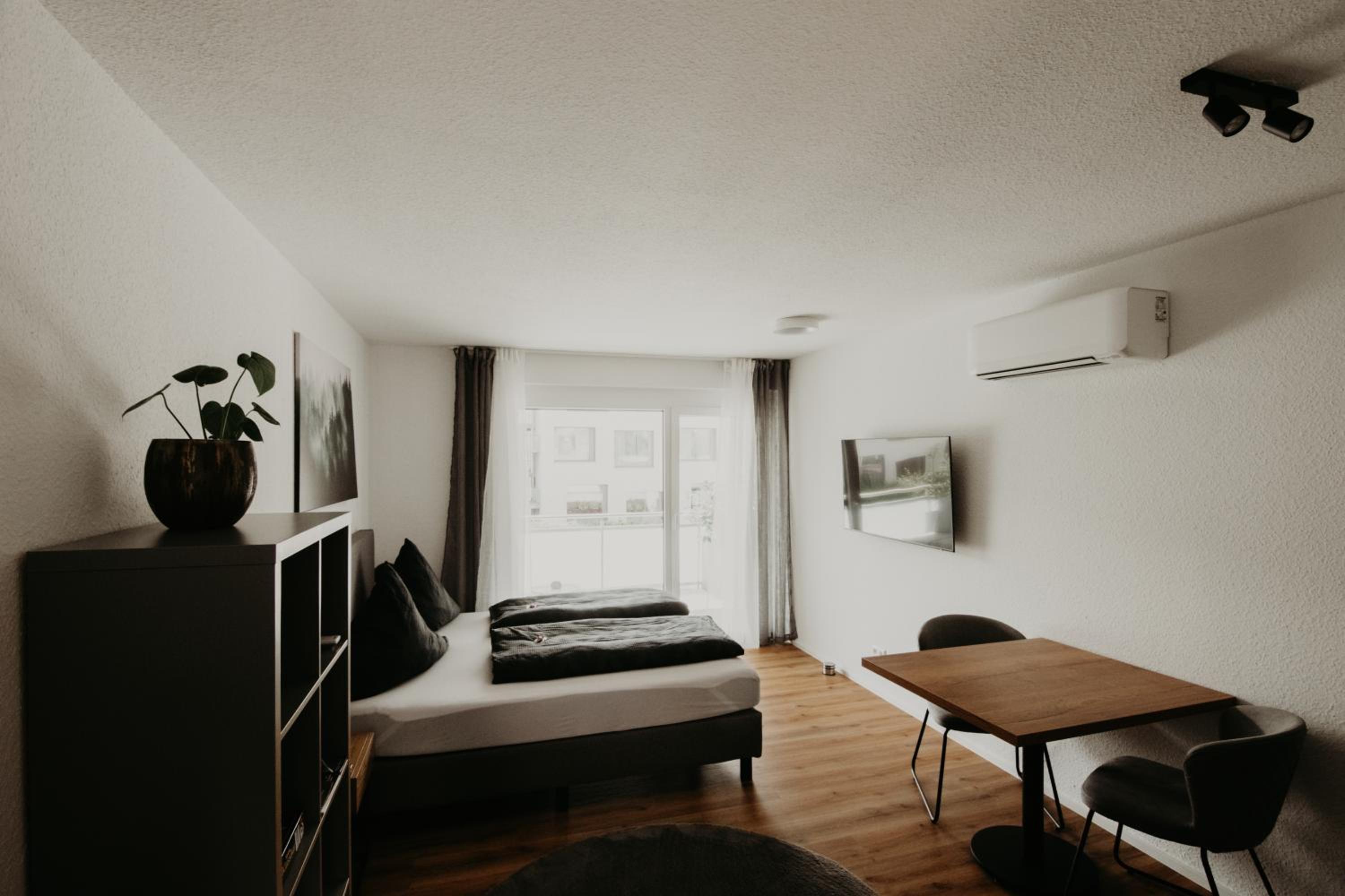 Jill Apartments