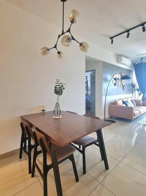 Spacious 3 bedroom suite at Cheras Maluri MRT A48